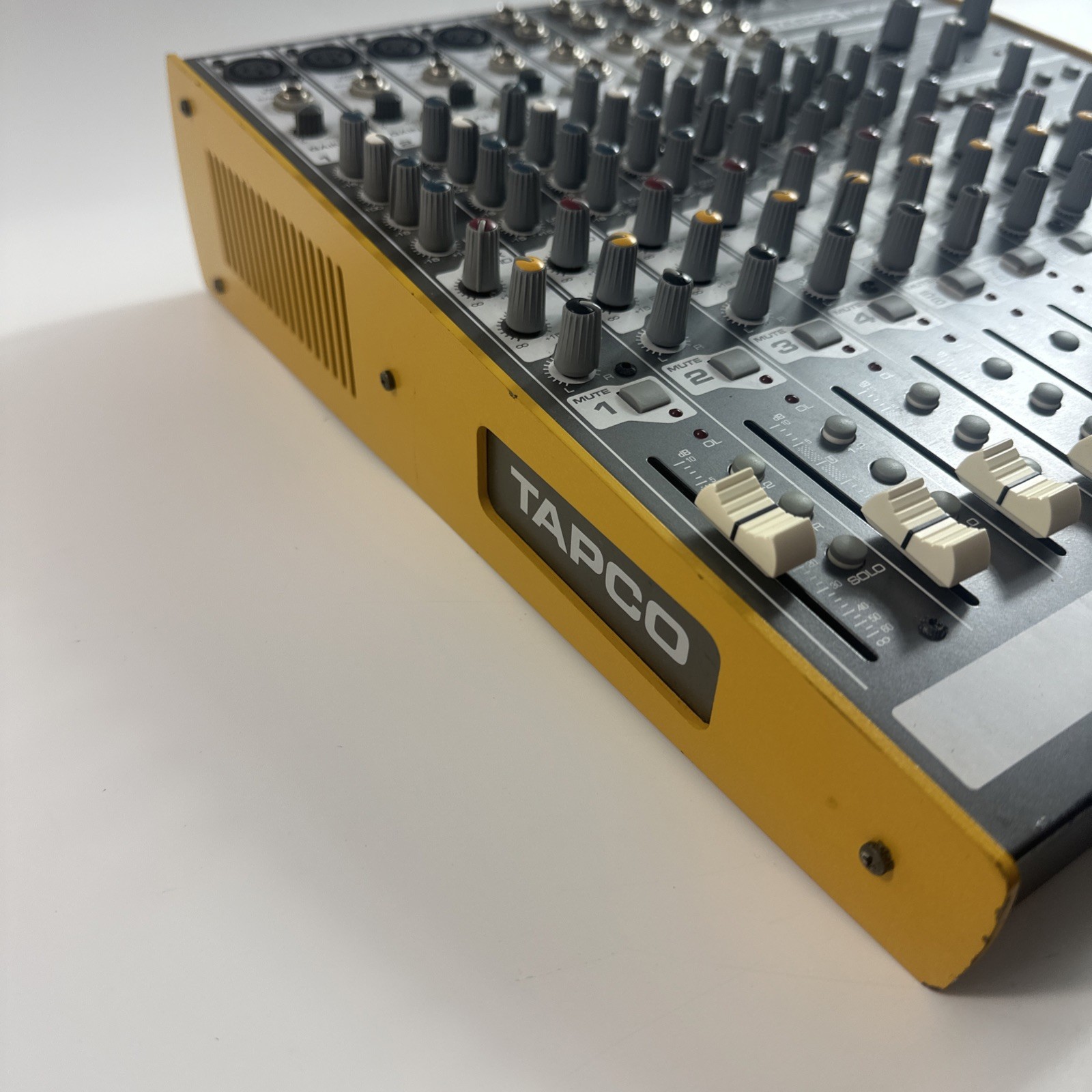 Tapco MIX260FX Compact Mixer —Works, GC