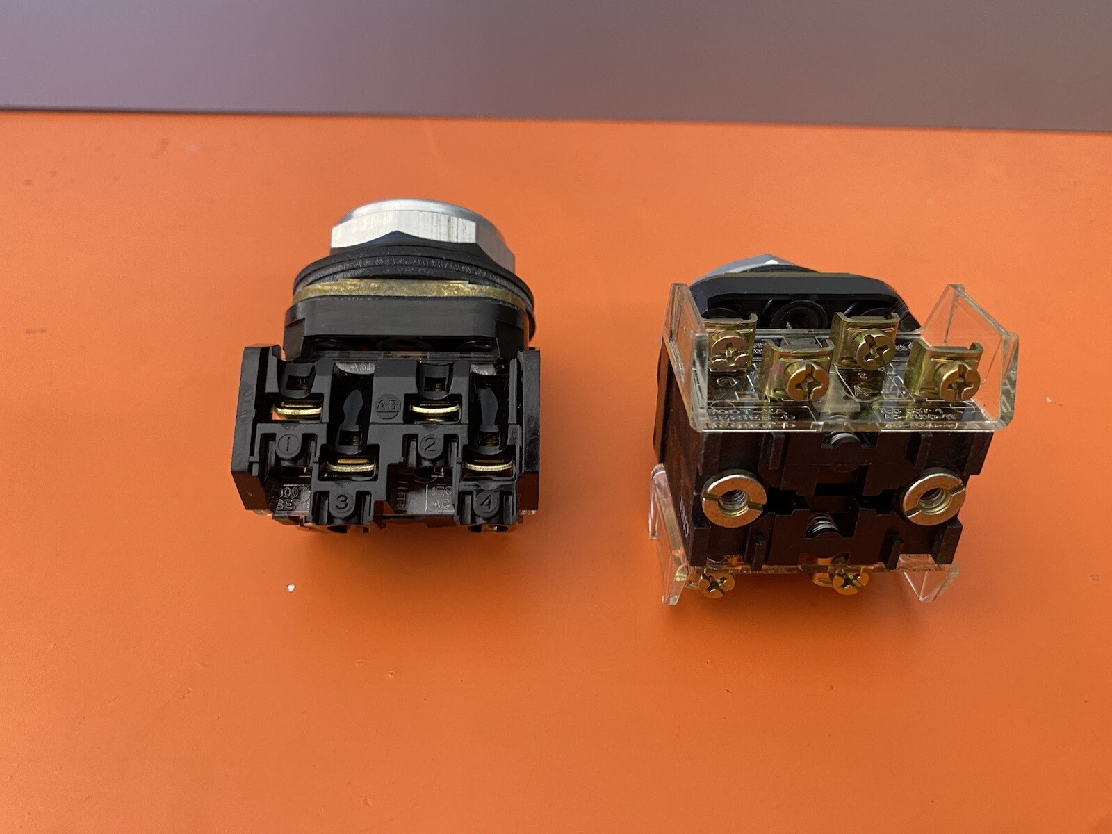 Allen Bradley Red/Black Push Button Switch 800T-XA Qty 2