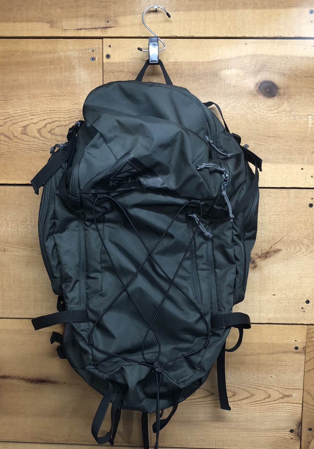 KELTY Redwing 36 Liter Internal Frame Backpack Asphalt Hip Belt Hiking Camping