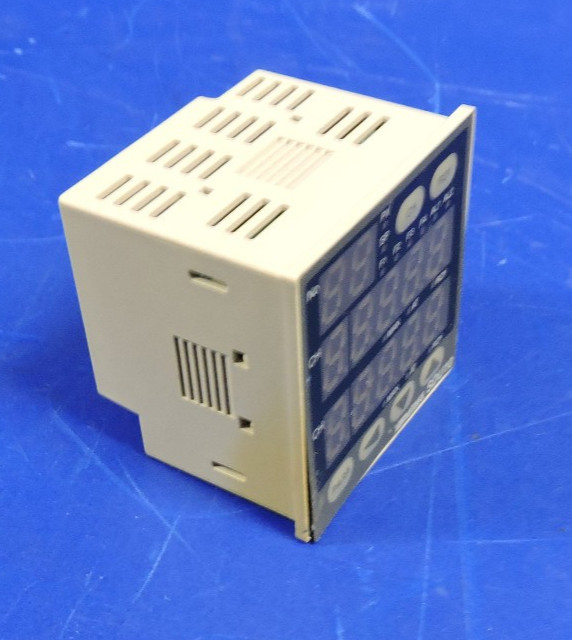 Yamatake SDU10 Temperature Controller SDU10T0100 "FAST FREE SHIPPING"
