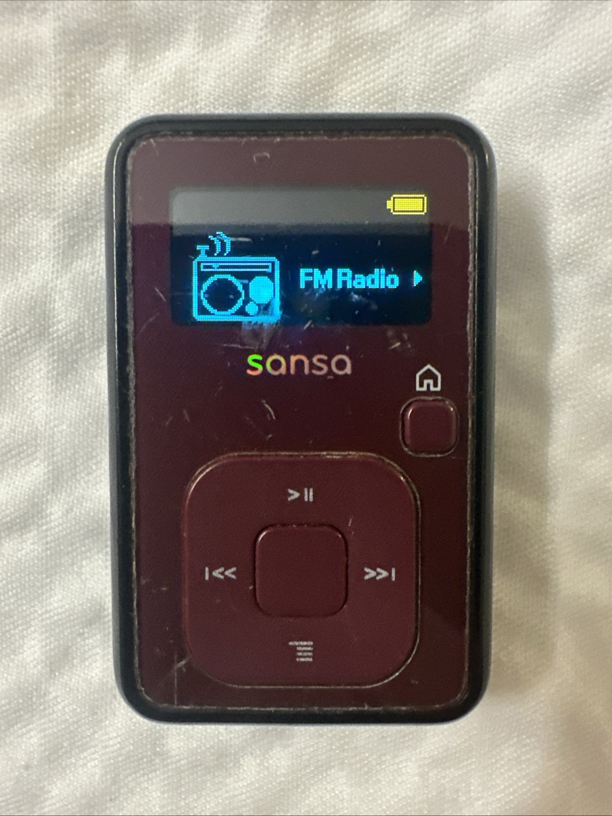 Sandisk Red Sansa Clip+ Clip Plus 4GB MP3 Player BUNDLE - Tested w/ USB Cable