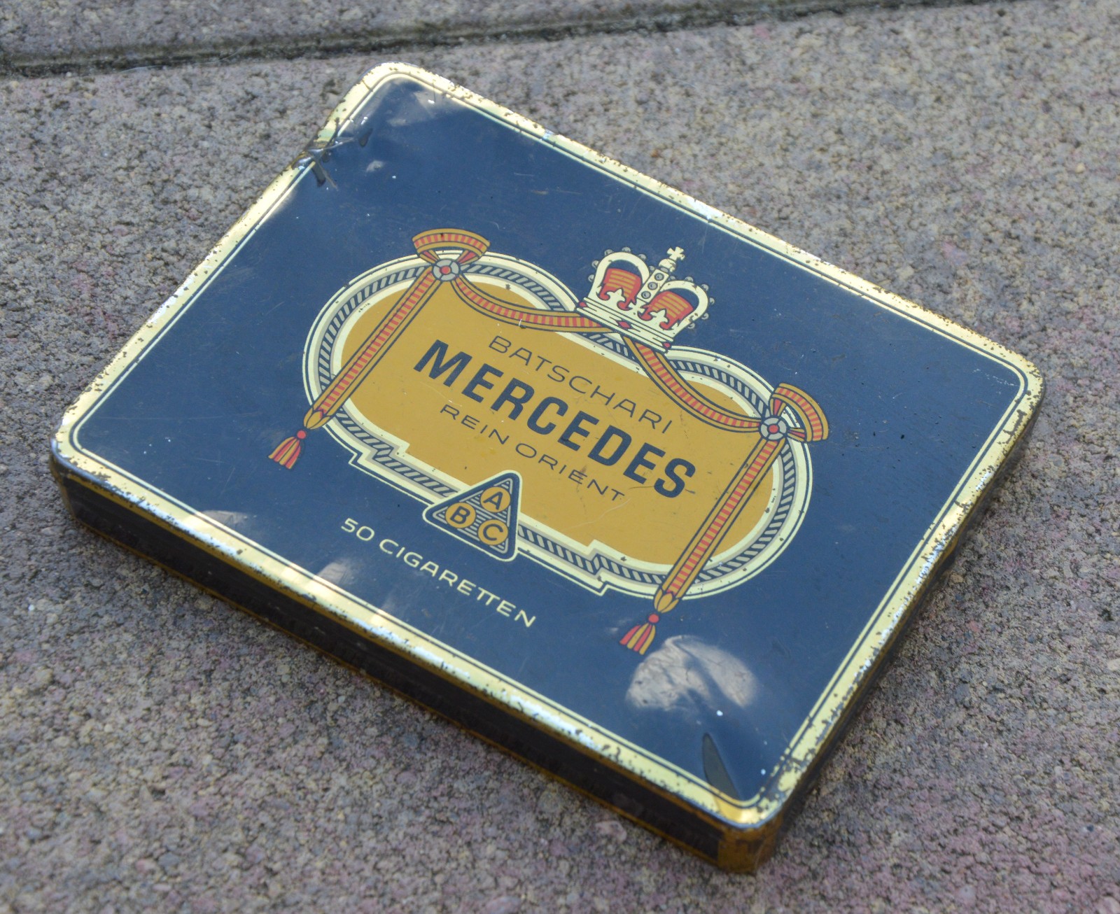 GERMAN WW2 WEHRMACHT SOLDIER CIGARETTES RATION TIN BOX CASE "Mercedes"