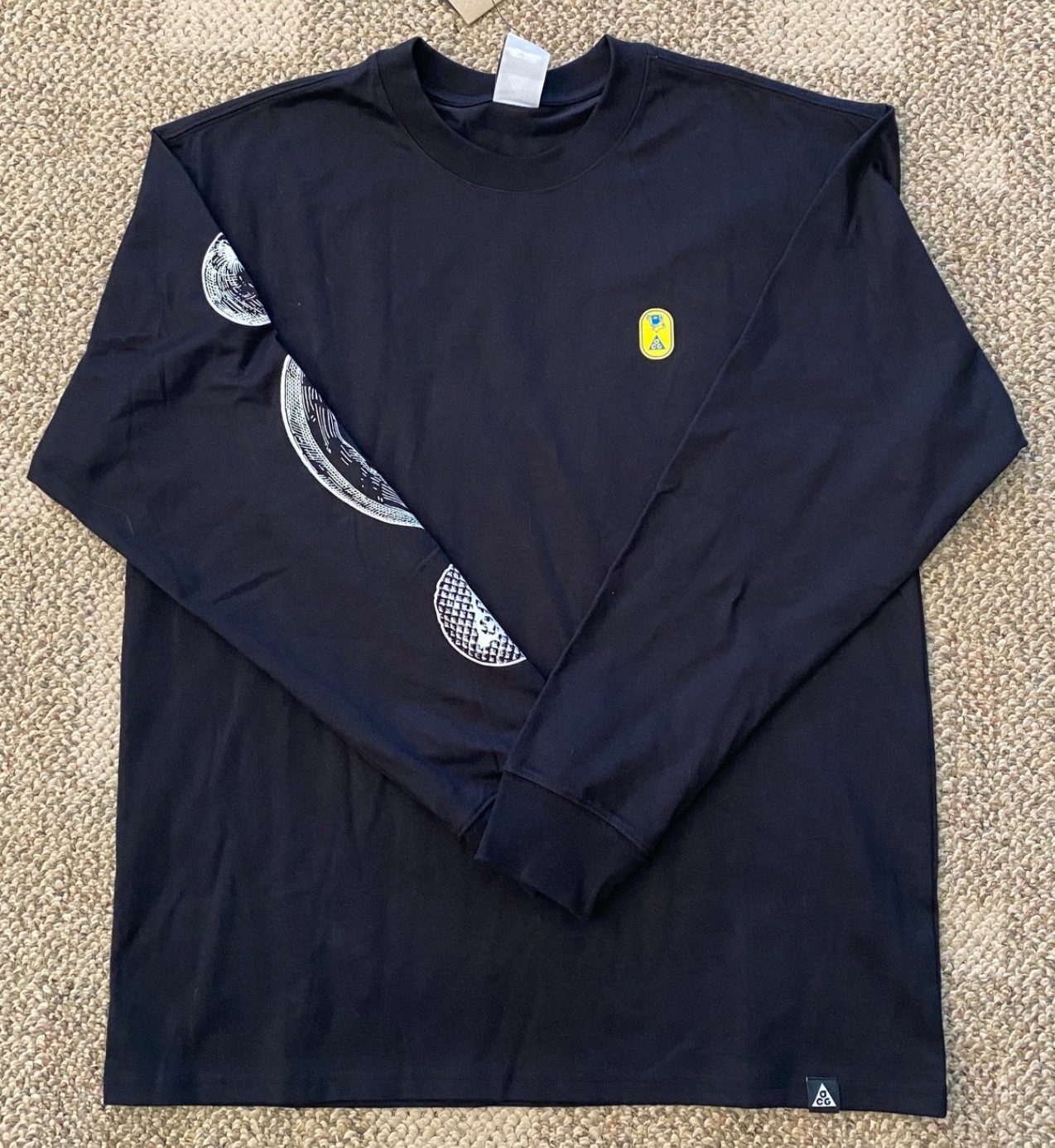 Nike ACG T-Shirt Top Shirt Long Sleeve Hike Snacks FV3488-010 $60 Men's Large