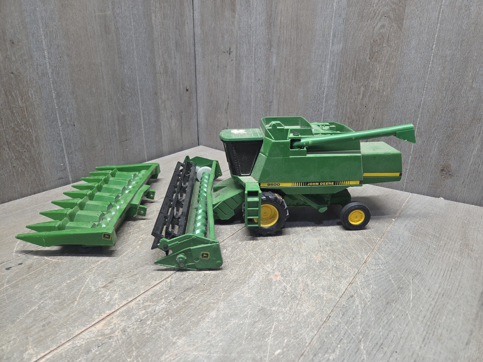 Vintage ERTL John Deere 9500 Green Die-Cast Metal Combine
