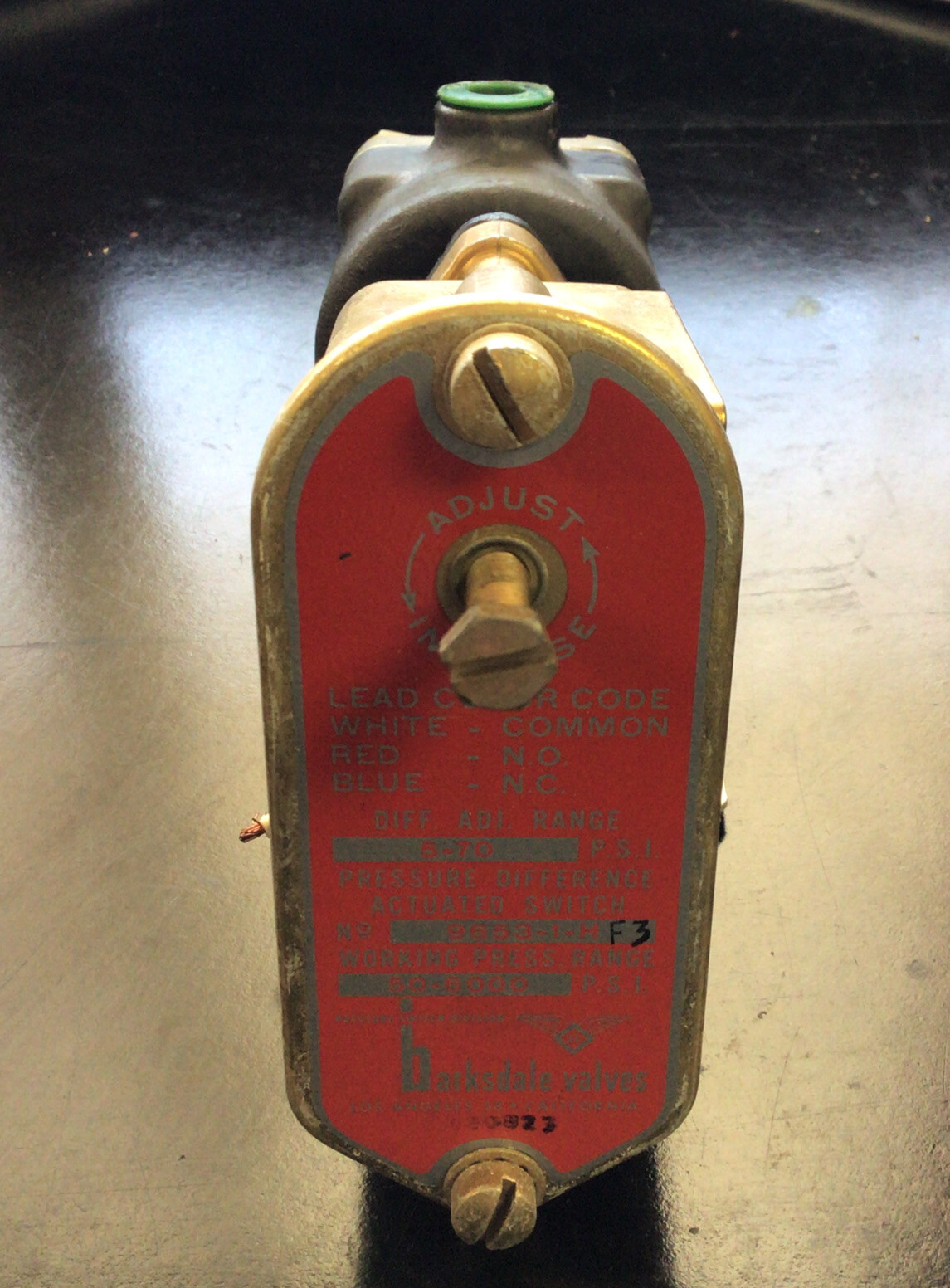 BARKSDALE VALVES 9653-1-HF3 Pressure Difference Actuated Switch
