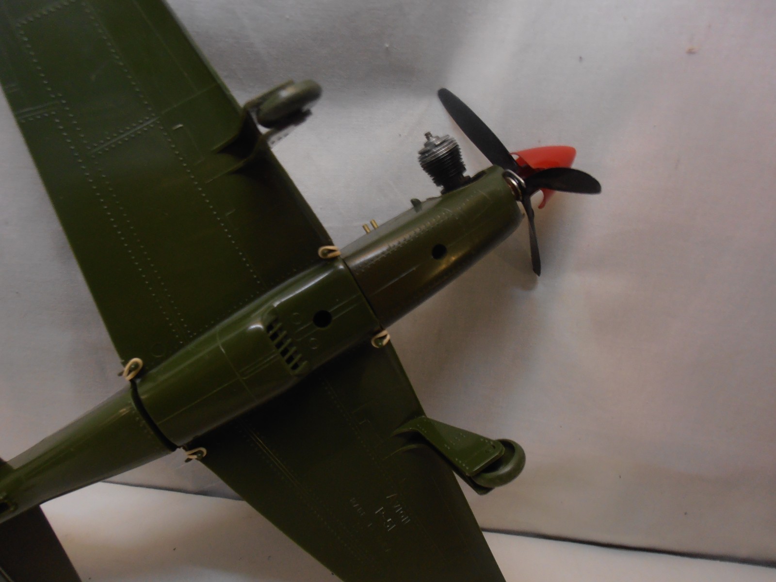 Cox 049 P-51 Avion