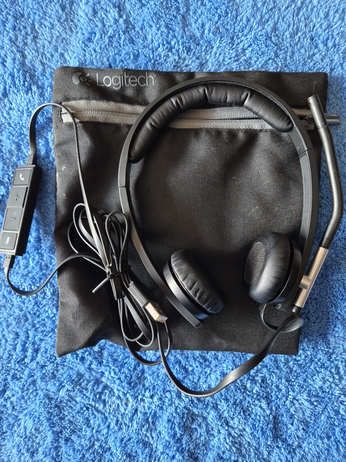 Logitech USB USB Headset A-00057 with microphone and case