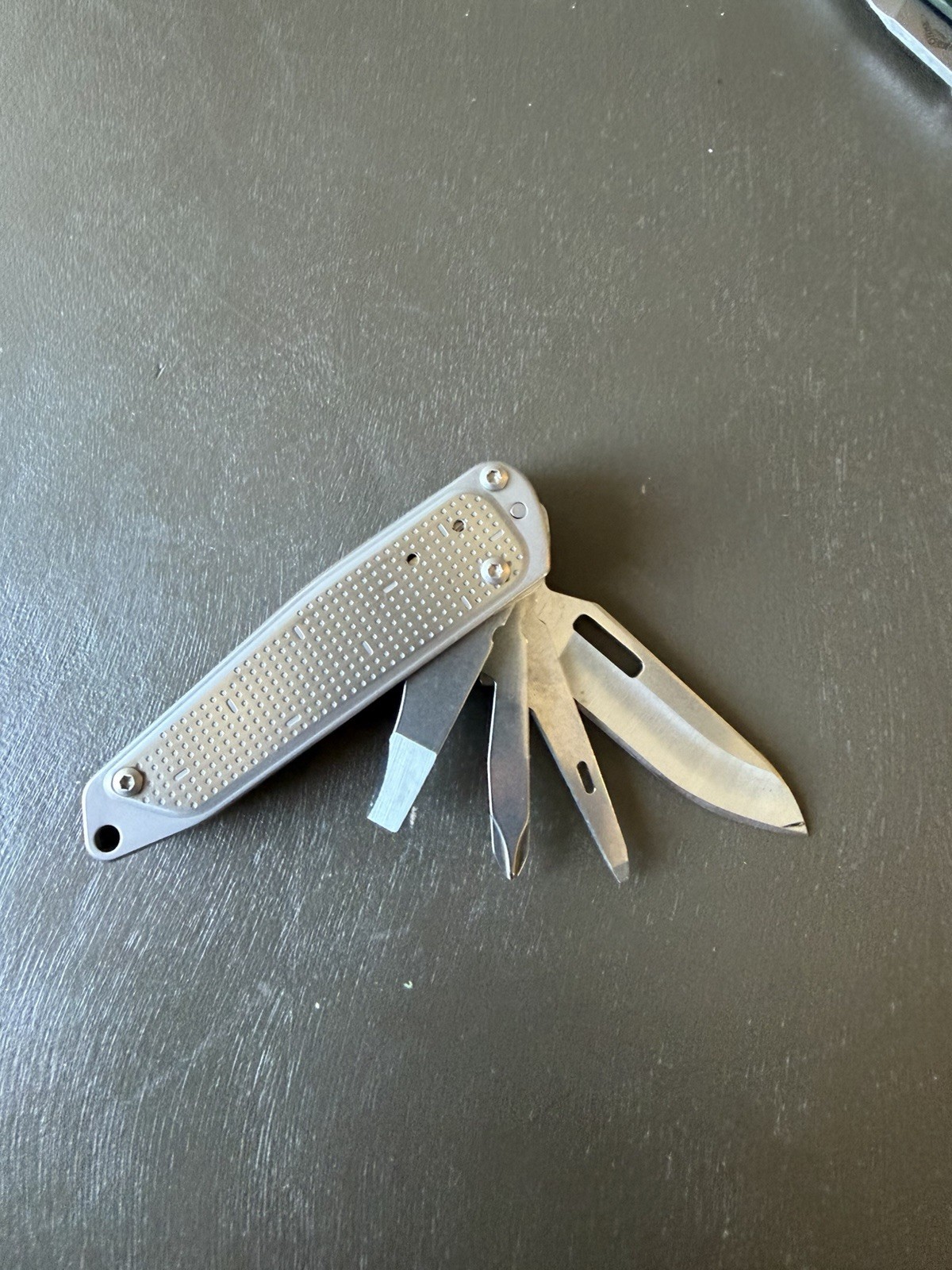 Leatherman Free T2 Pocket Knife Multi-Tool