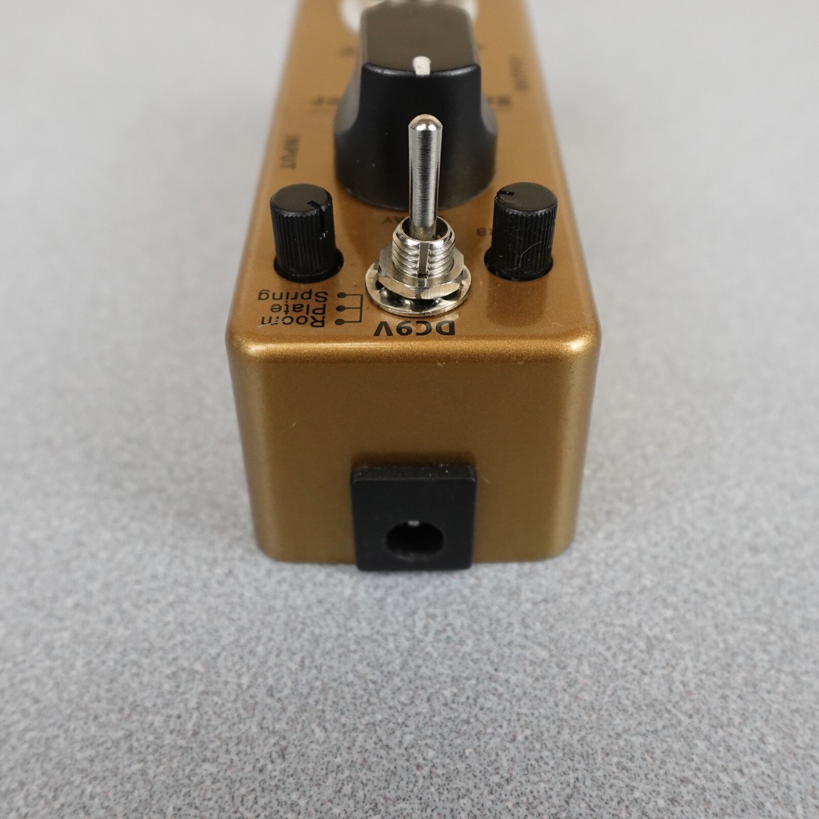 Donner Surge Rotator Reverb FX Pedal Gold Untested
