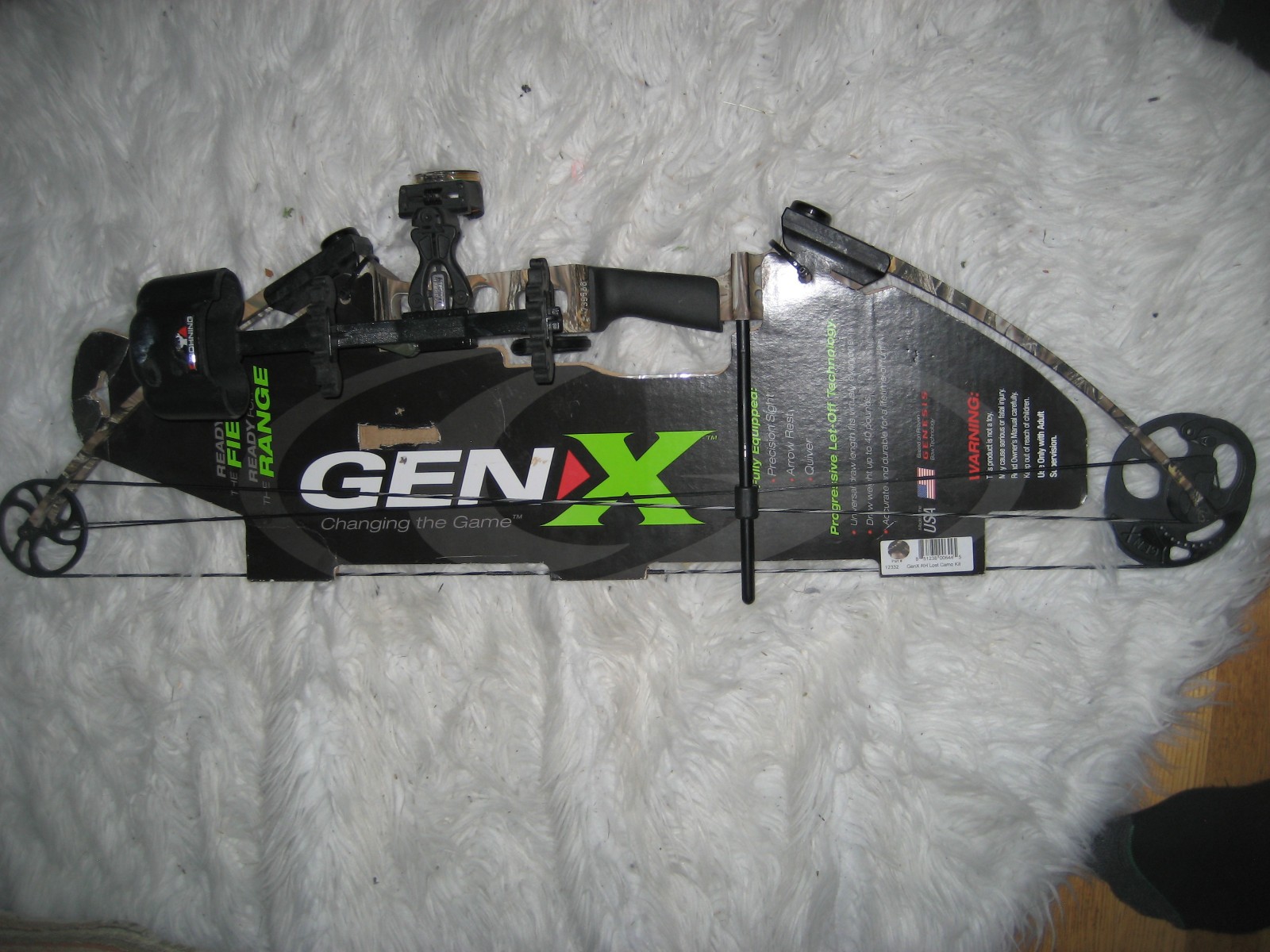 GENESIS GEN X Bow Kit Plus 6 Genesis xx75 arrows