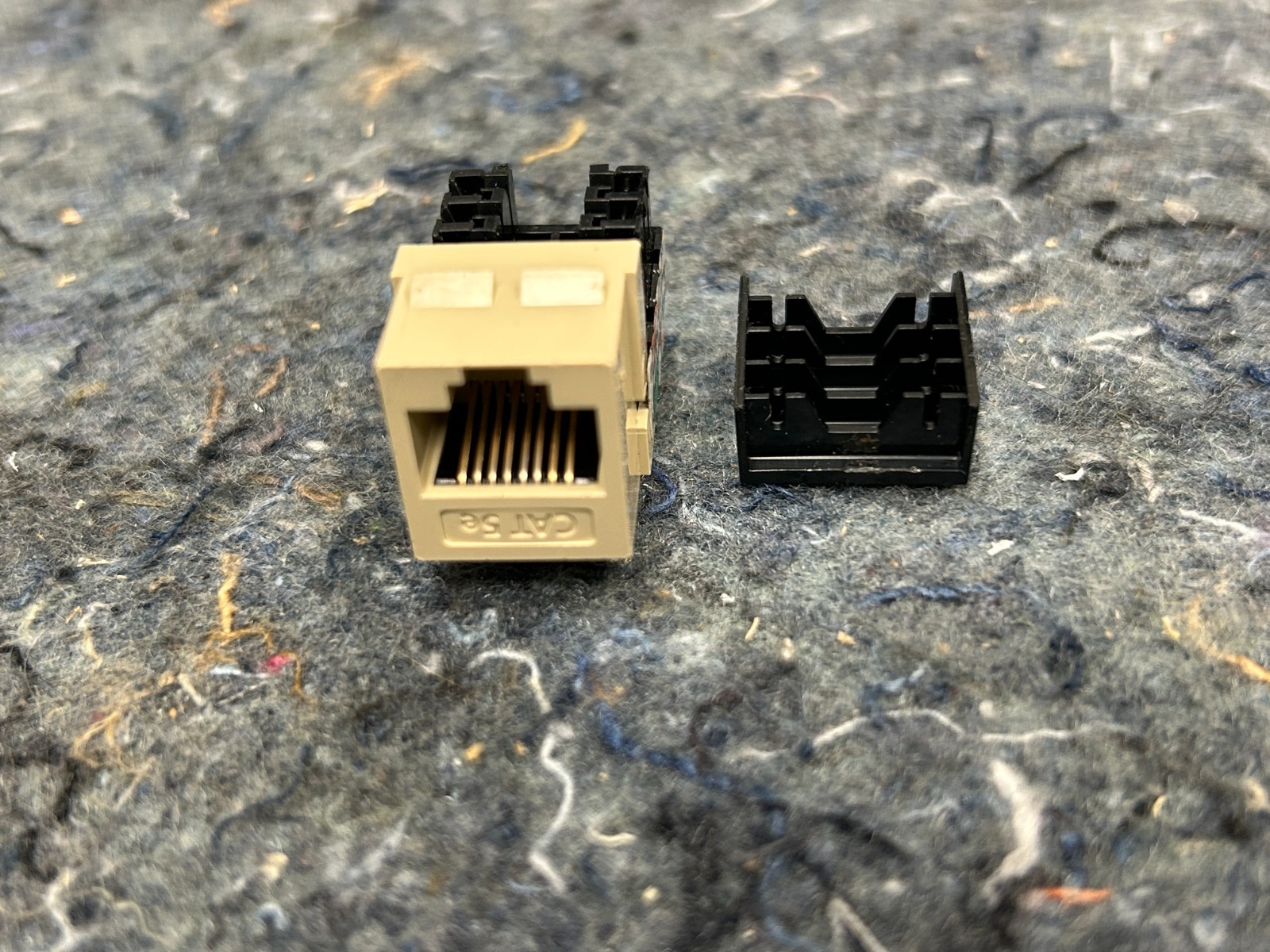 Leviton CAT5E Quickport GIGAMAX Snap-In RJ45 Jack, Ivory (5G108-RI5)