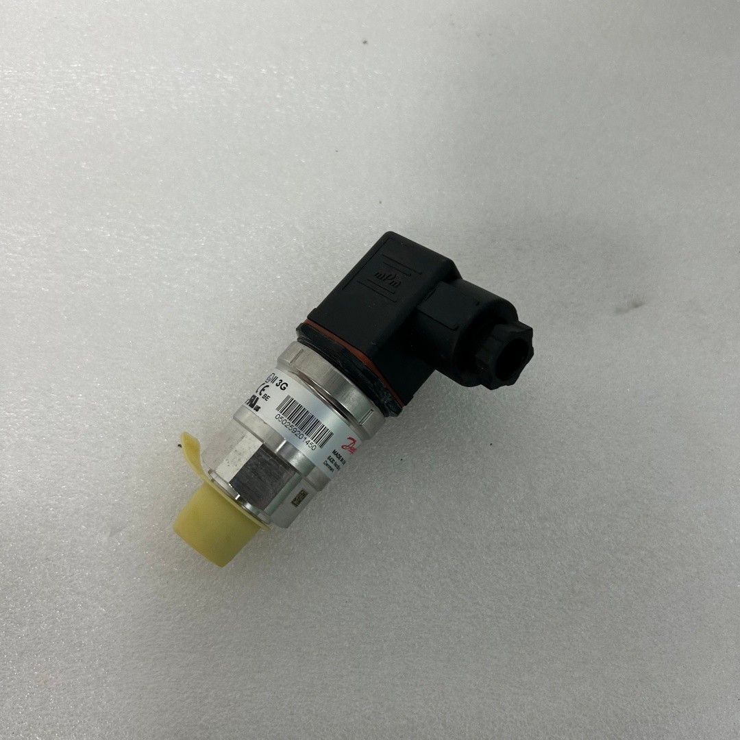 1PCS Danfoss AKS33 060G6419 pressure sensor