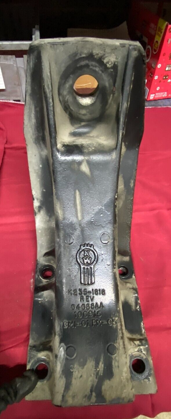KENWORTH oem CAB SUSPENSION ,MOUNT, BRACKET K235-1818 FRONT