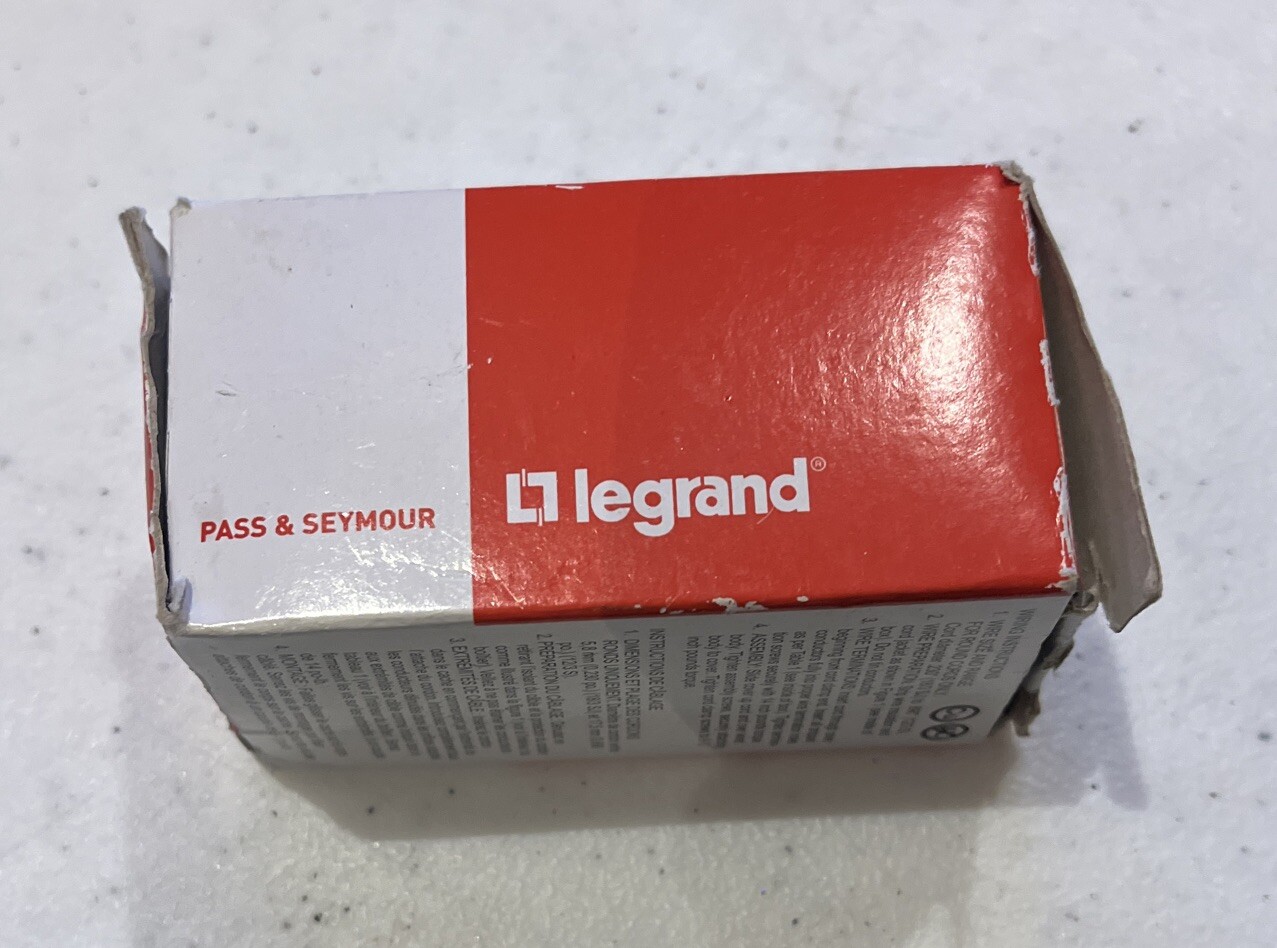 Pass & Seymour PSL515-P Turnlok Plug 15A 125V 2 Pole 3 W