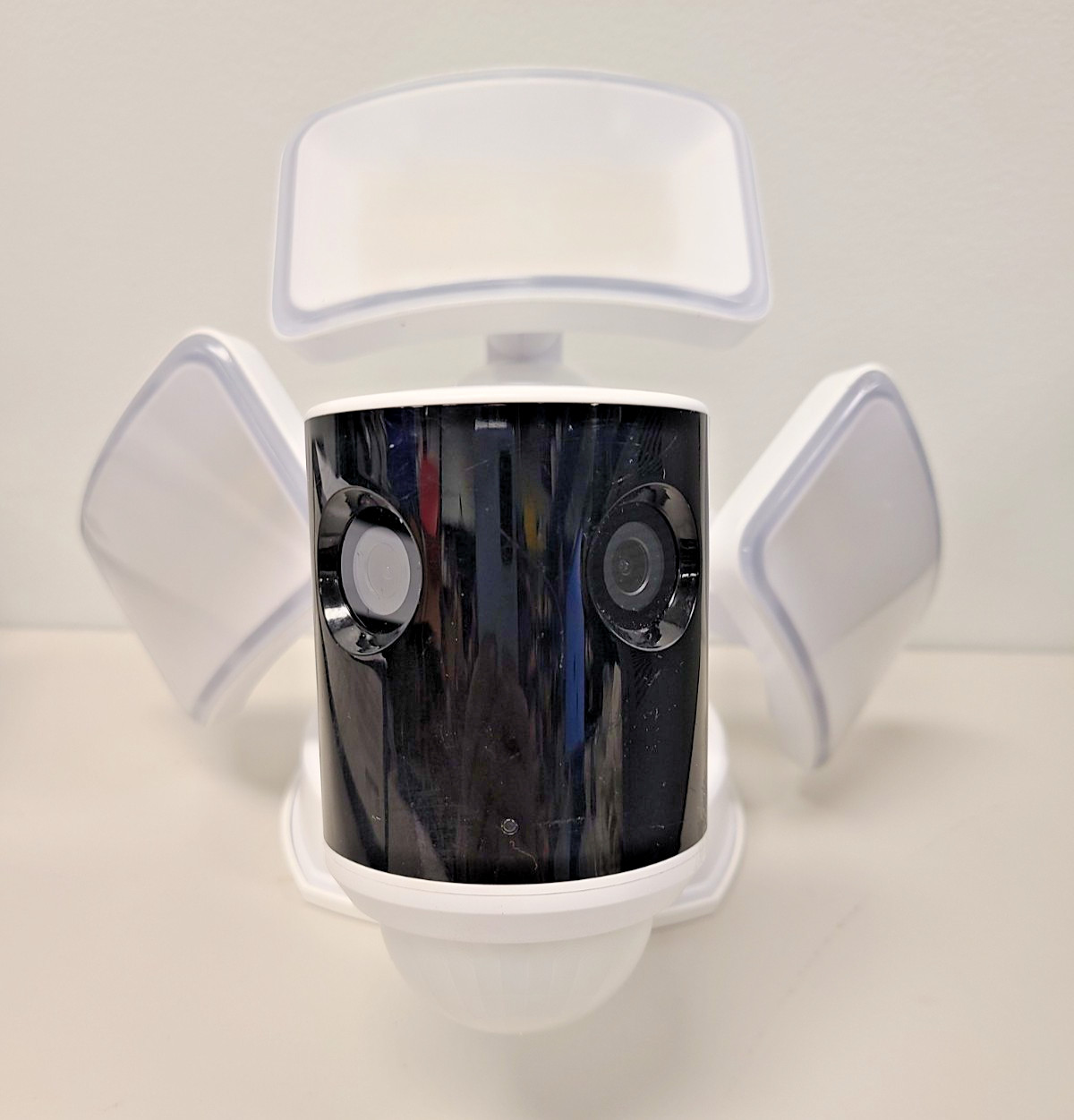 Feit Electric Smart Dual Lens Panoramic Floodlight Camera 5000 Lum SEC5000CAM2