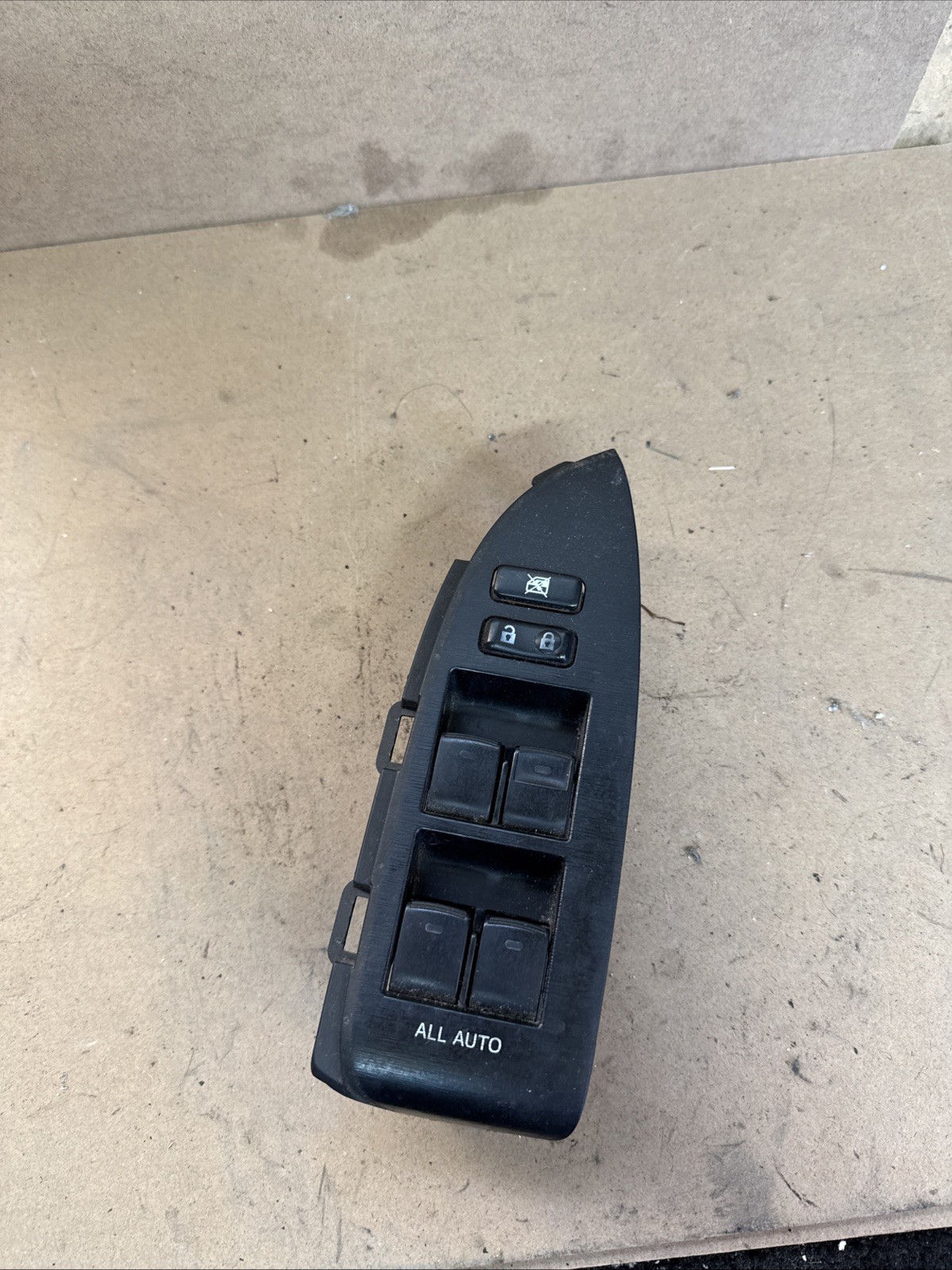 Toyota Prius Plus XW40 11-15 Drivers Right Window Switch 84040-33080