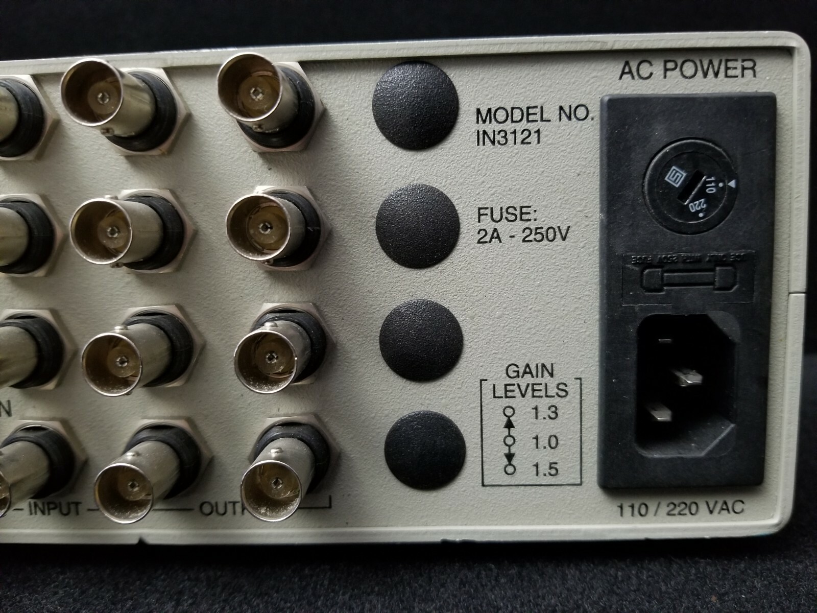 Inline IN3011 1X4 RGBS Video Distribution Amplifier w/ Wired Rack Panel