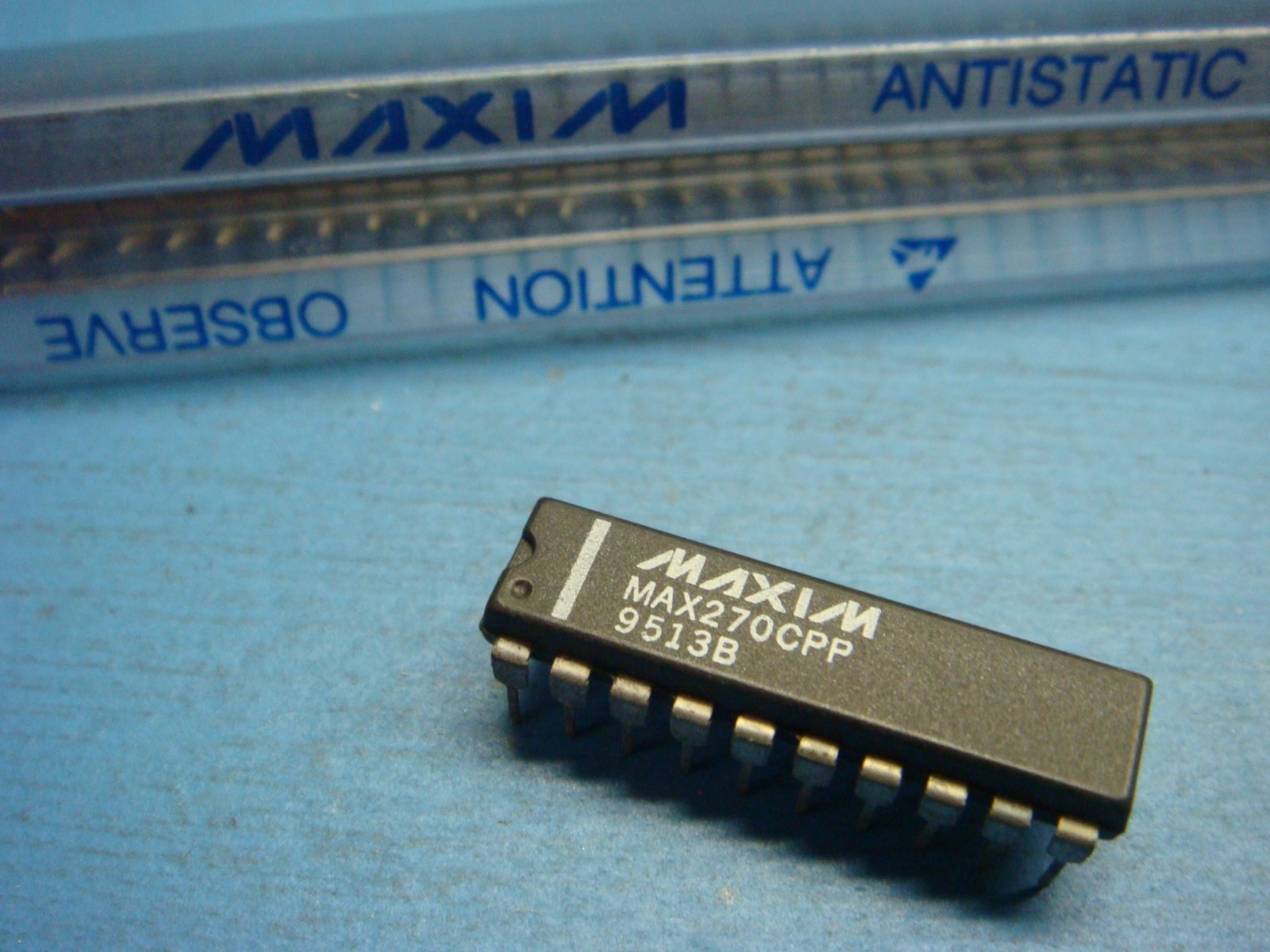 (1) MAXIM MAX270CPP DUAL CONTINUOUS LOWPASS FILTER OP AMP 20 PIN DIP