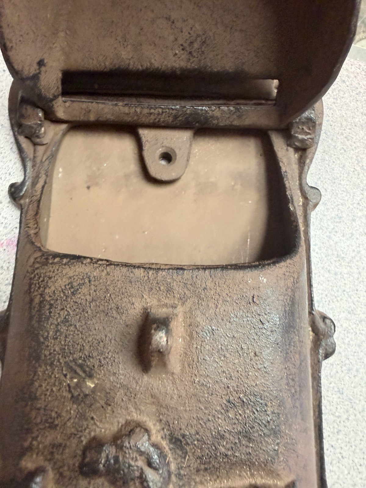 cast iron wall mounted mailbox