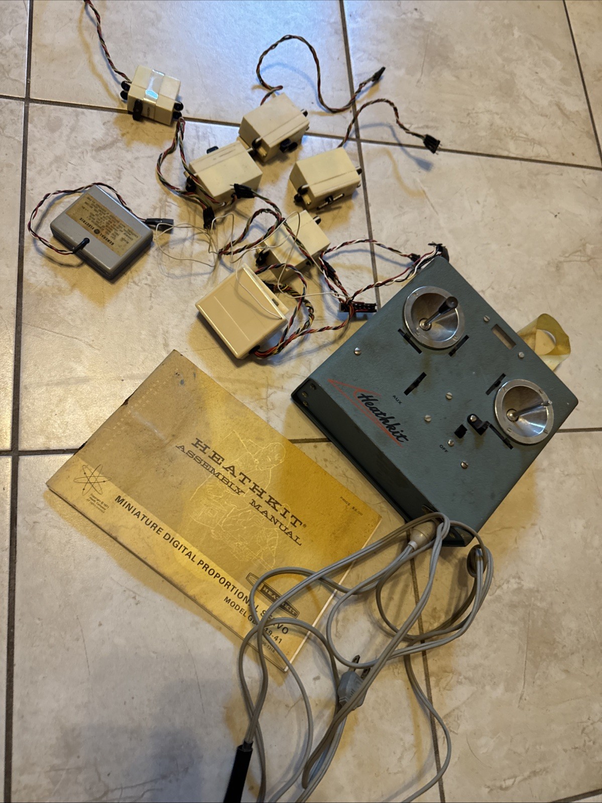 Vintage Heathkit GD-19 5 Channel Digital Proportional Radio PARTS LOT servos