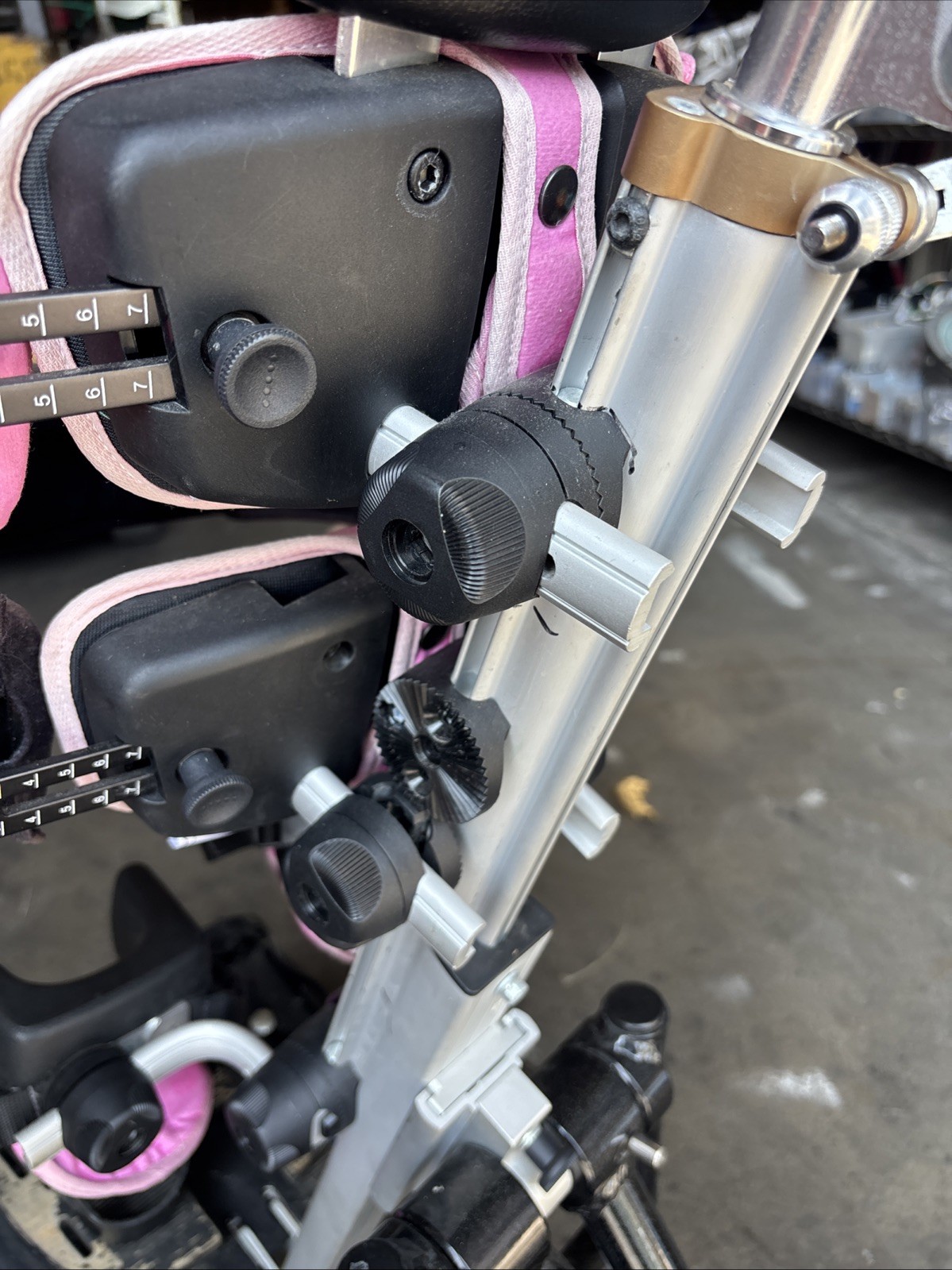 Leckey Squiggles Stander 1 - 118-764 - Pink