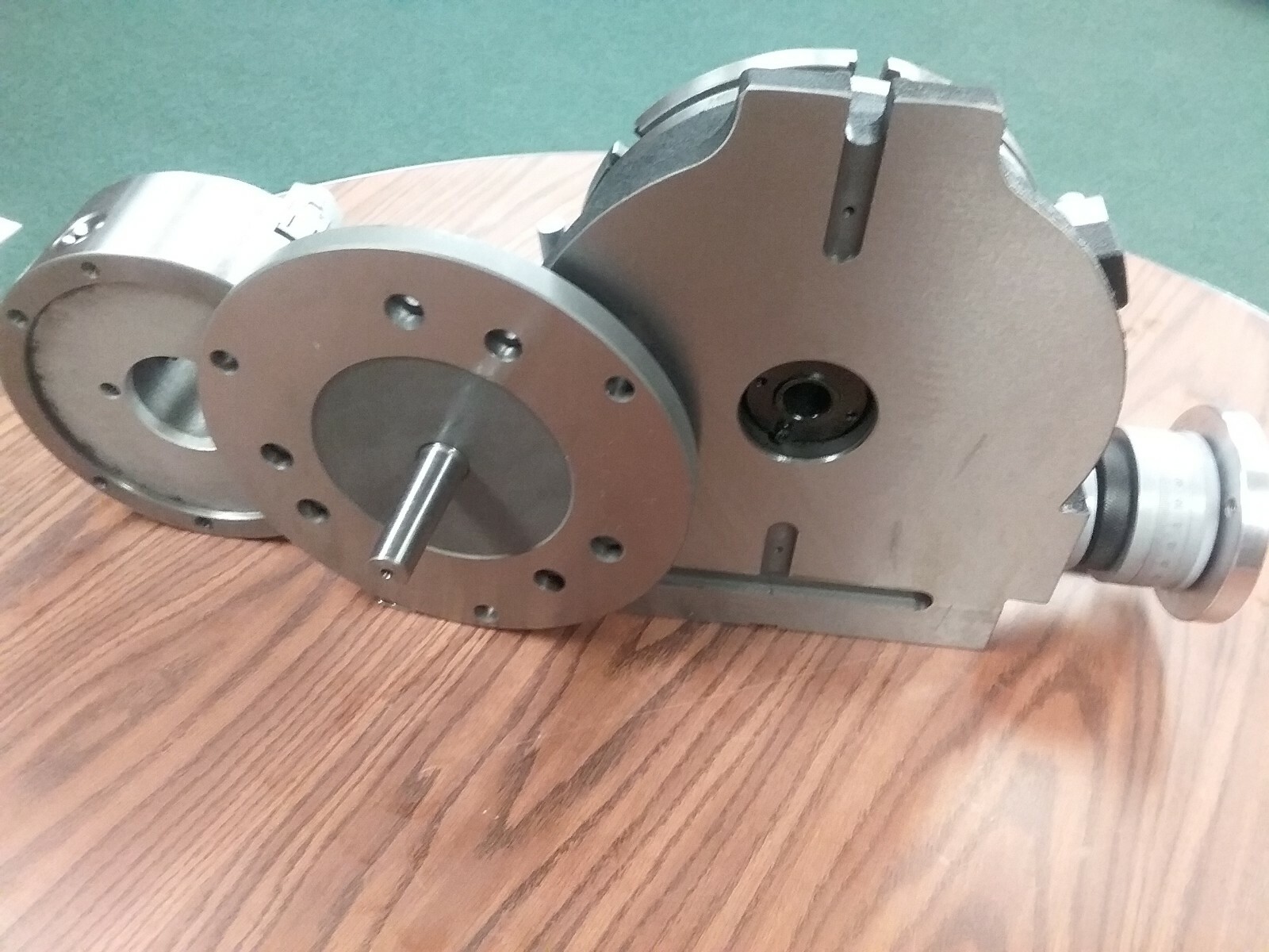 10" HORIZONTAL & VERTICAL ROTARY TABLE w. 8" 3 jaw chuck & centering adapter