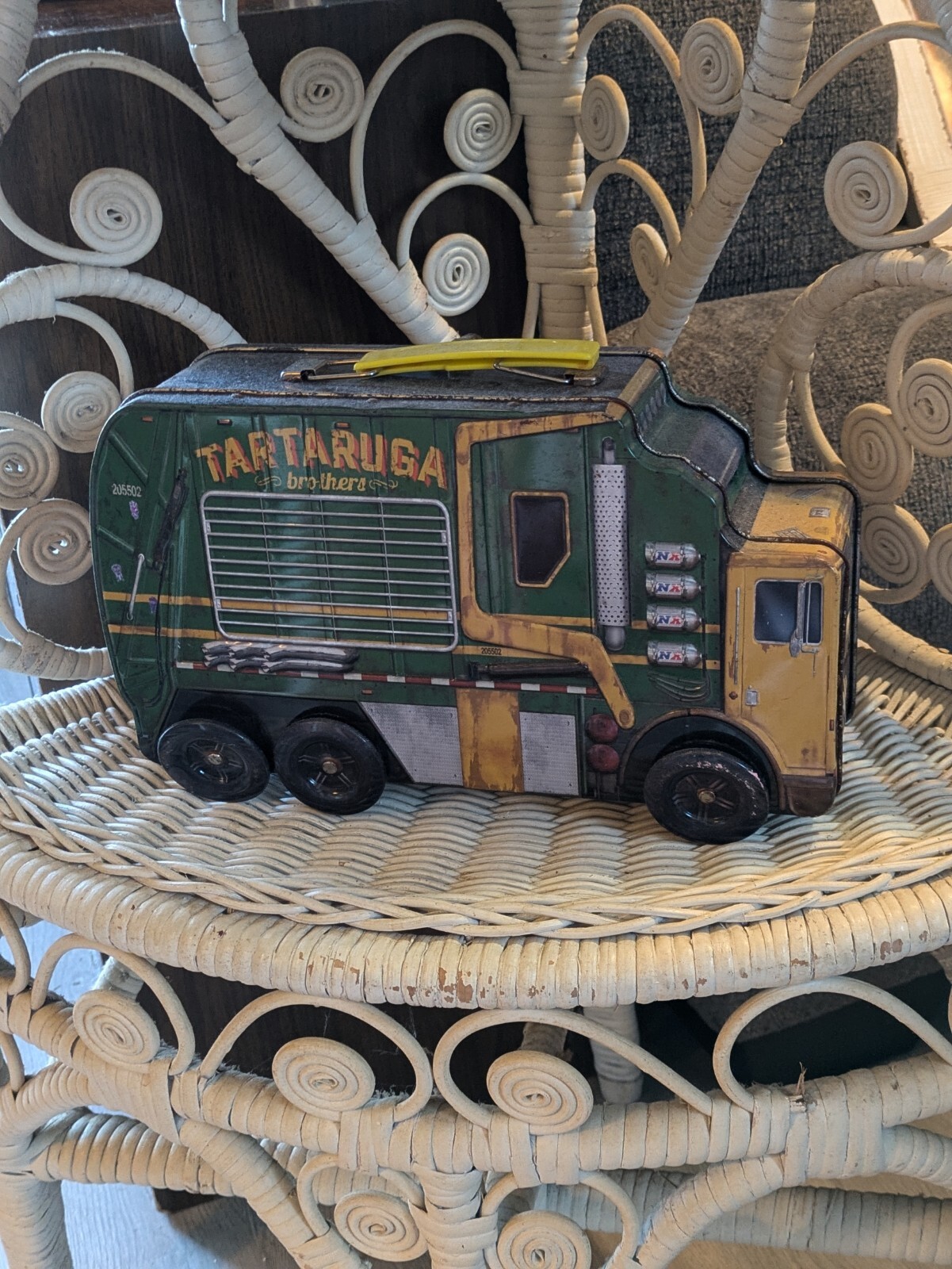 Teenage Mutant Ninja Turtles Tartaruga Brothers Trash Truck Tin Toy Lunch Box