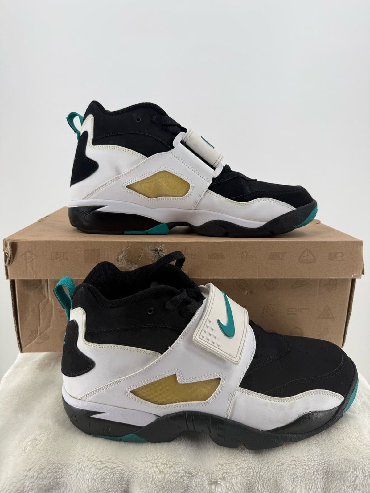 Nike men’s air turf 93’ emerald color way