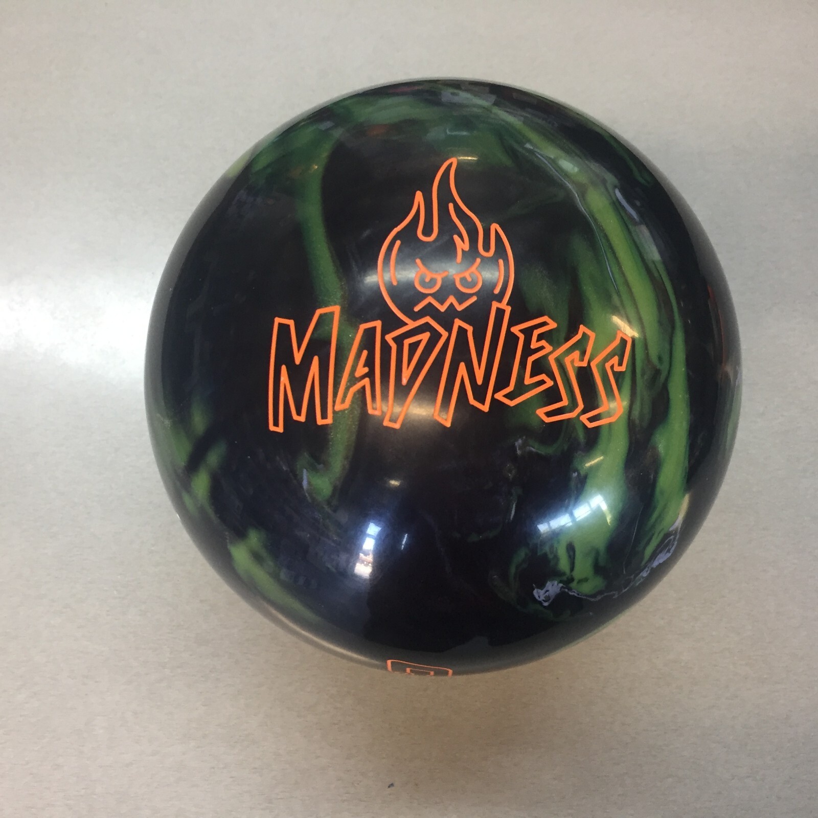 Columbia 300 Madness  BOWLING ball 16 lb  1ST QUALITY new in box   #130b