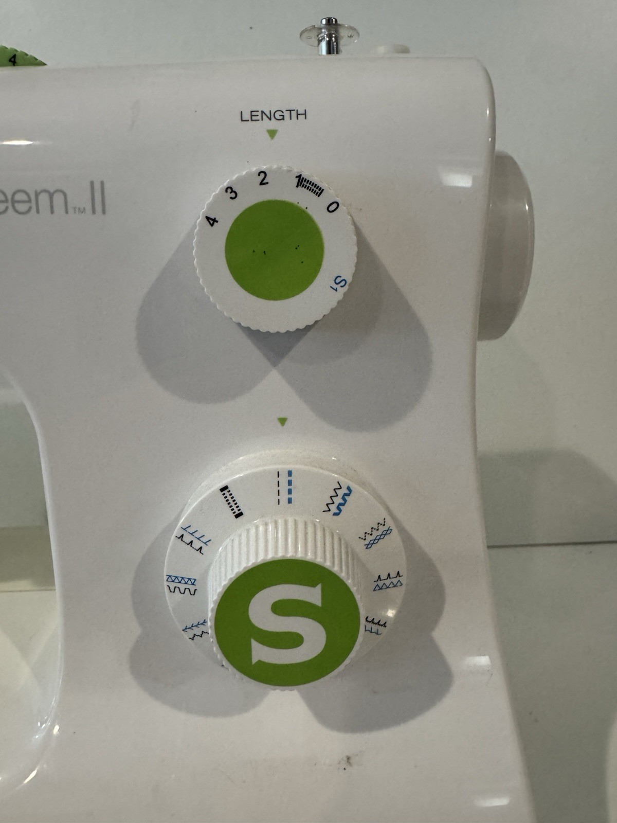 Singer 2273 Esteem II Sewing Machine w/ Pedal