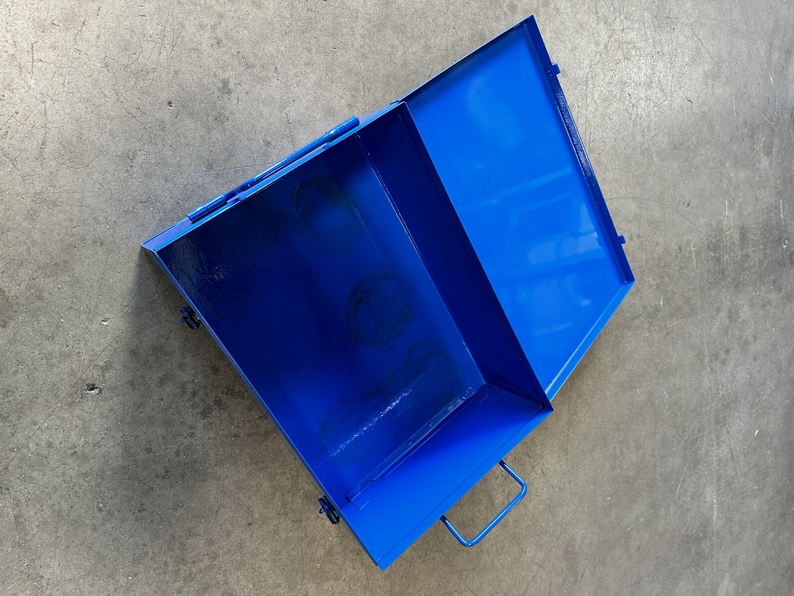 15-3/8” X 10-1/2” Metal Tool Storage Carrying Case Box