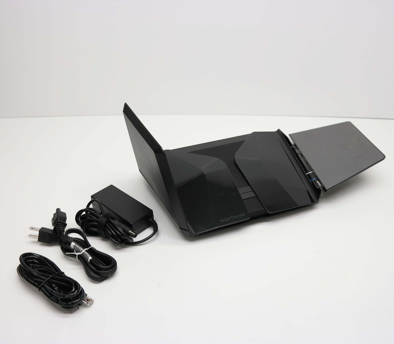 Netgear Nighthawk RAX200 AX12 12-Stream Tri-Band AX WiFi Router ISSUE