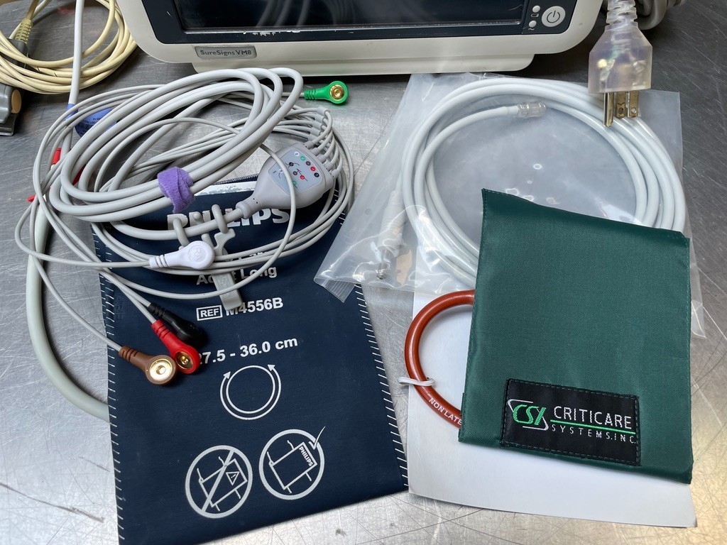 Philips SureSigns VM8 Bedside Monitor w NIBP, ECG Cable, SpO2 Sensor & More