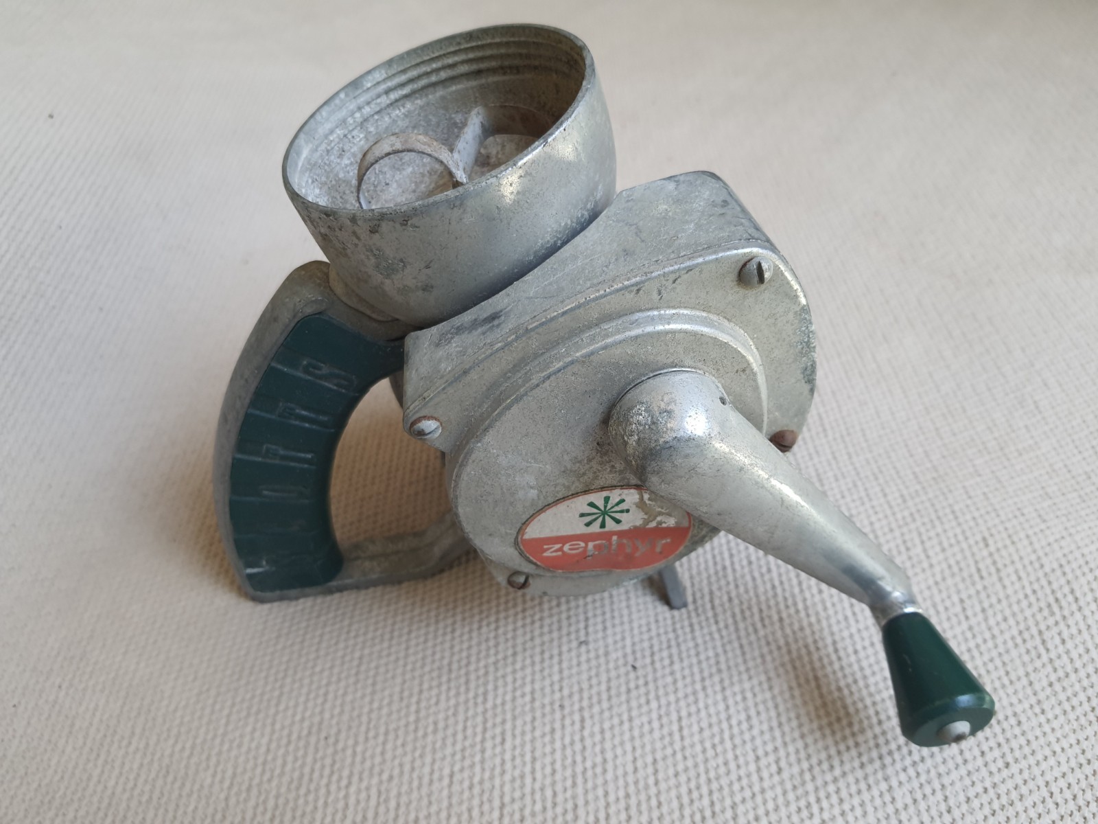 Vintage SCOTTS ZEPHYR Crank Duster Seeder