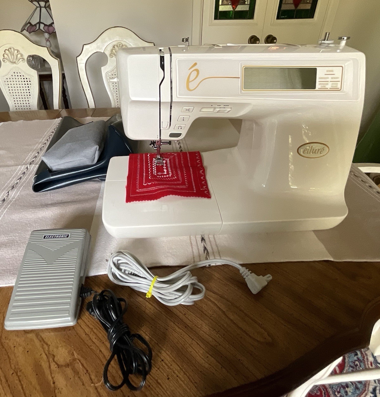 Baby Lock-Ellure Model ESL -Sewing Machine -Computer -working