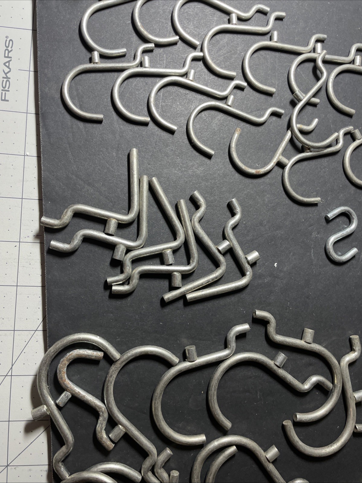 68 Pcs Heavy Duty Peg Board SINGLE HOOKS & Pegboard Tool Rack Holders -STURDY!