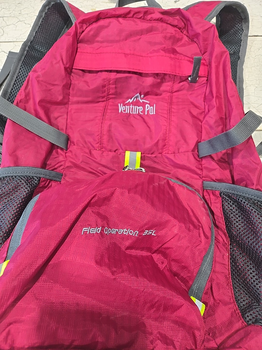 VENTURE PAL Field Operation 35L Maroon