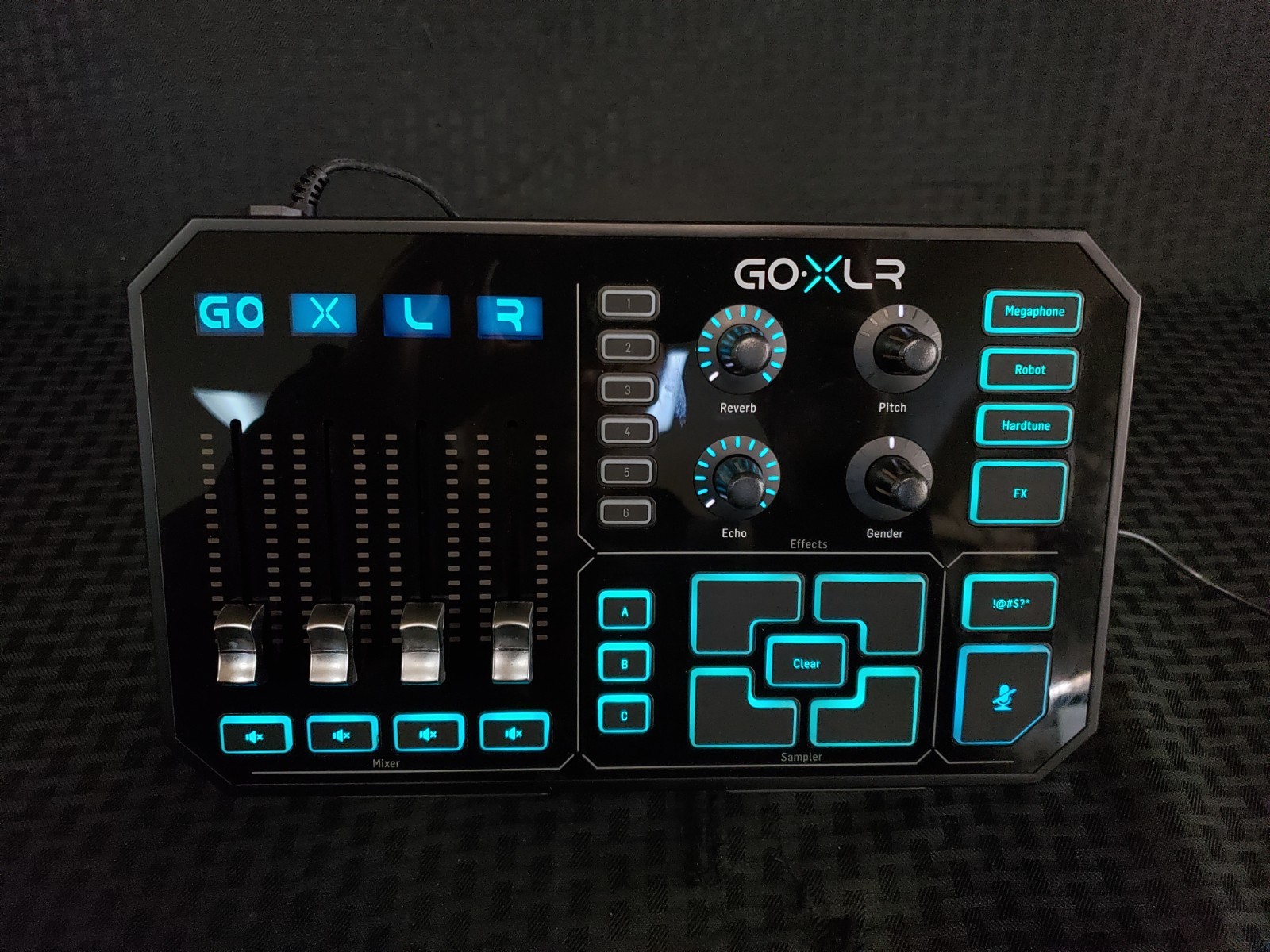 501284 - TC Helicon GOXLR Mixer