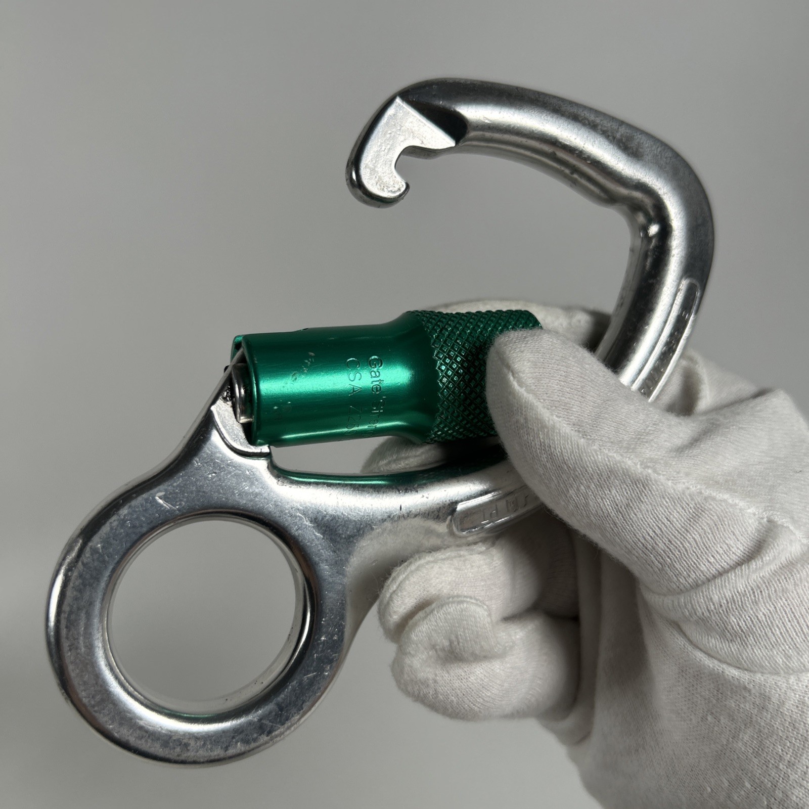 Captive Eye Locksafe Carabiner, Twistlock, Aluminum Gate Strength 3600lbs