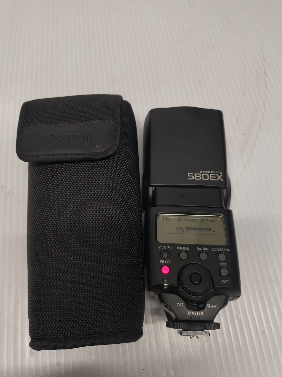 Canon Speedlite 580EX  Shoe Mount Flash With Case FREE SHIPPING