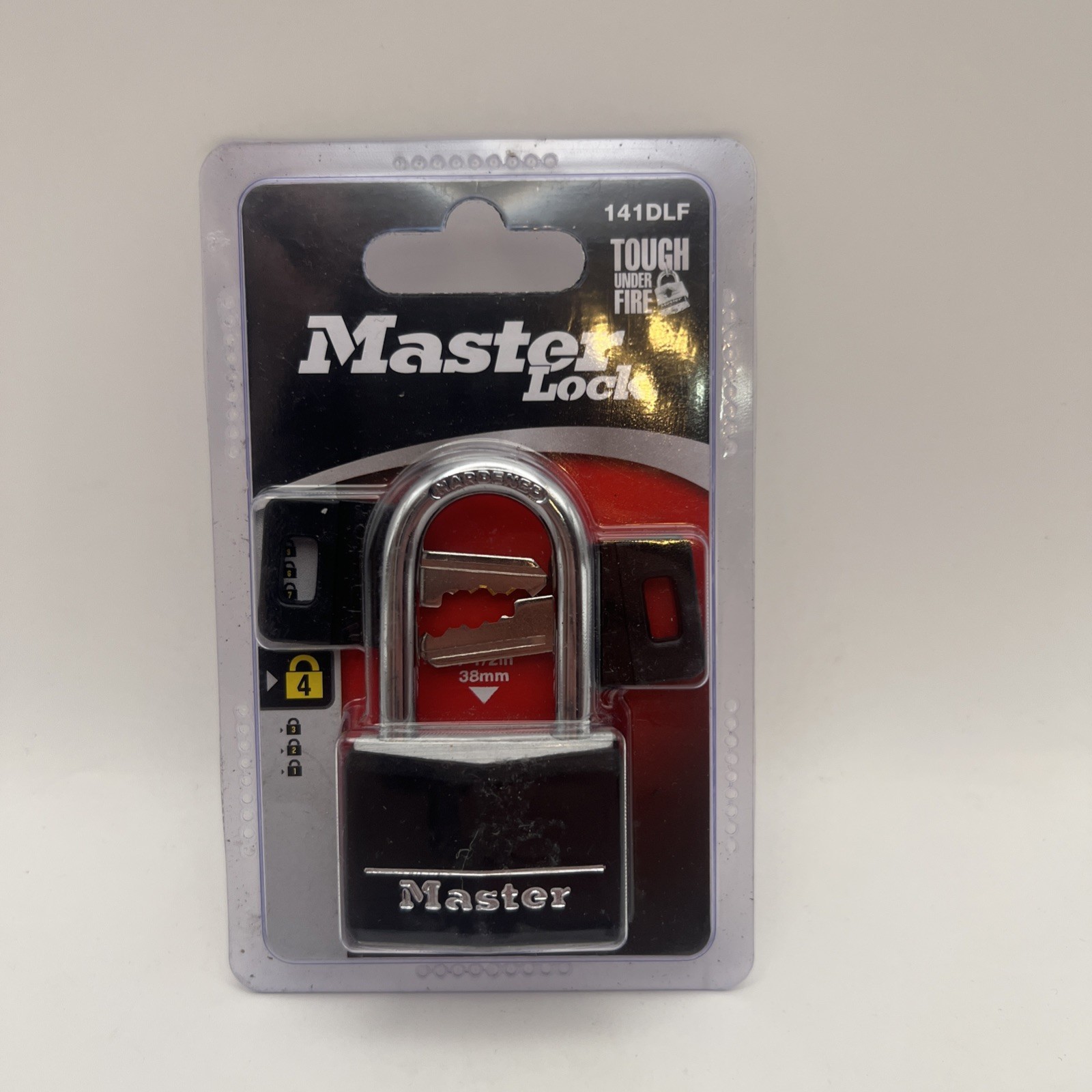 141DLF Master Lock With 2 Keys, Steel Padlocks, Ideal For Gates, Storage Lockers