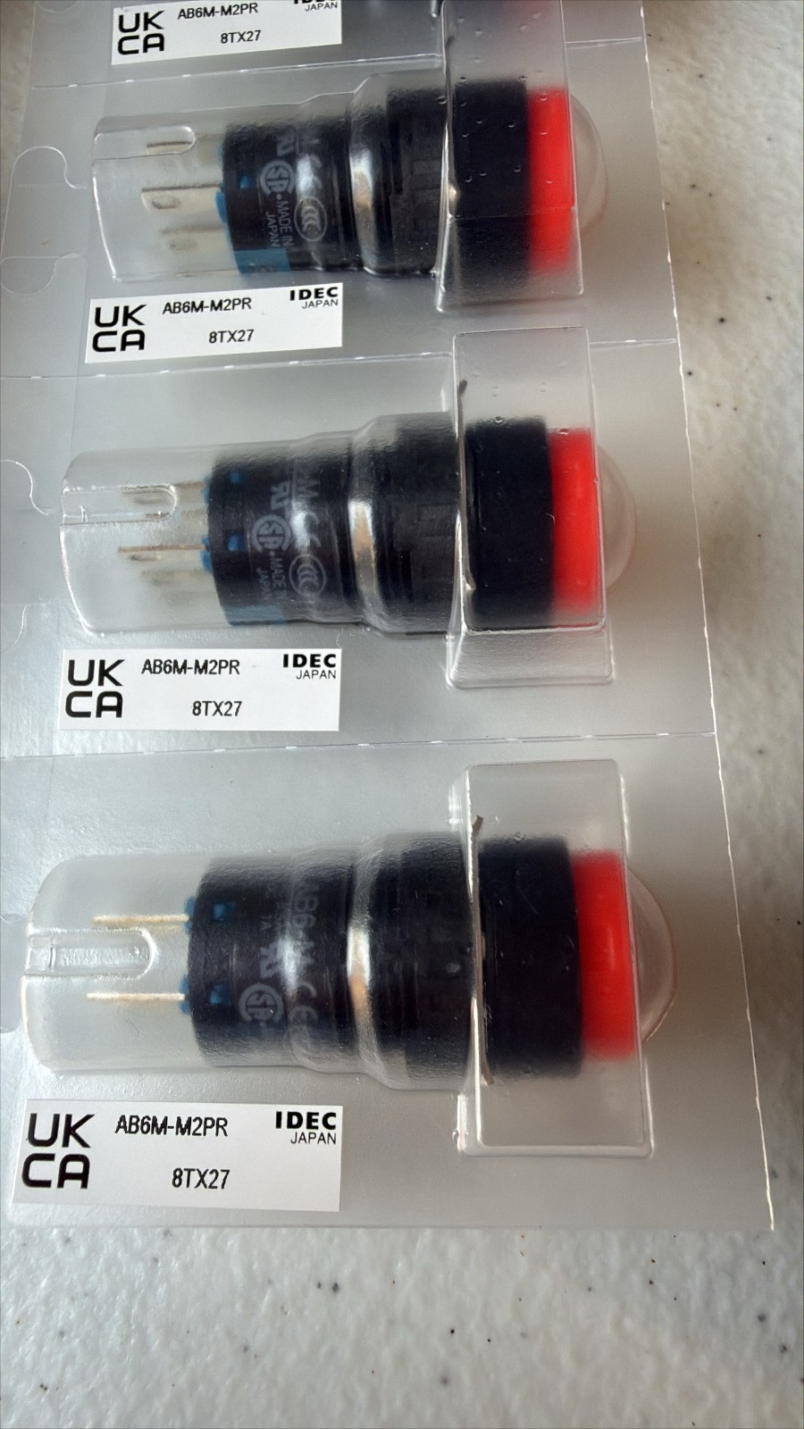 IDEC AB6M-M2P-R RED ILLUMINATED PUSH BUTTON NEW. This Is For 1 Switch