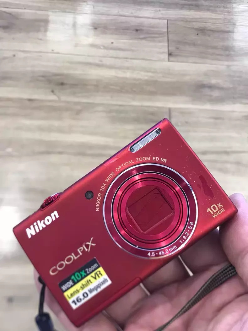 Nikon COOLPIX S6200 16.0MP Digital Compact Camera 10x Optical Zoom RED
