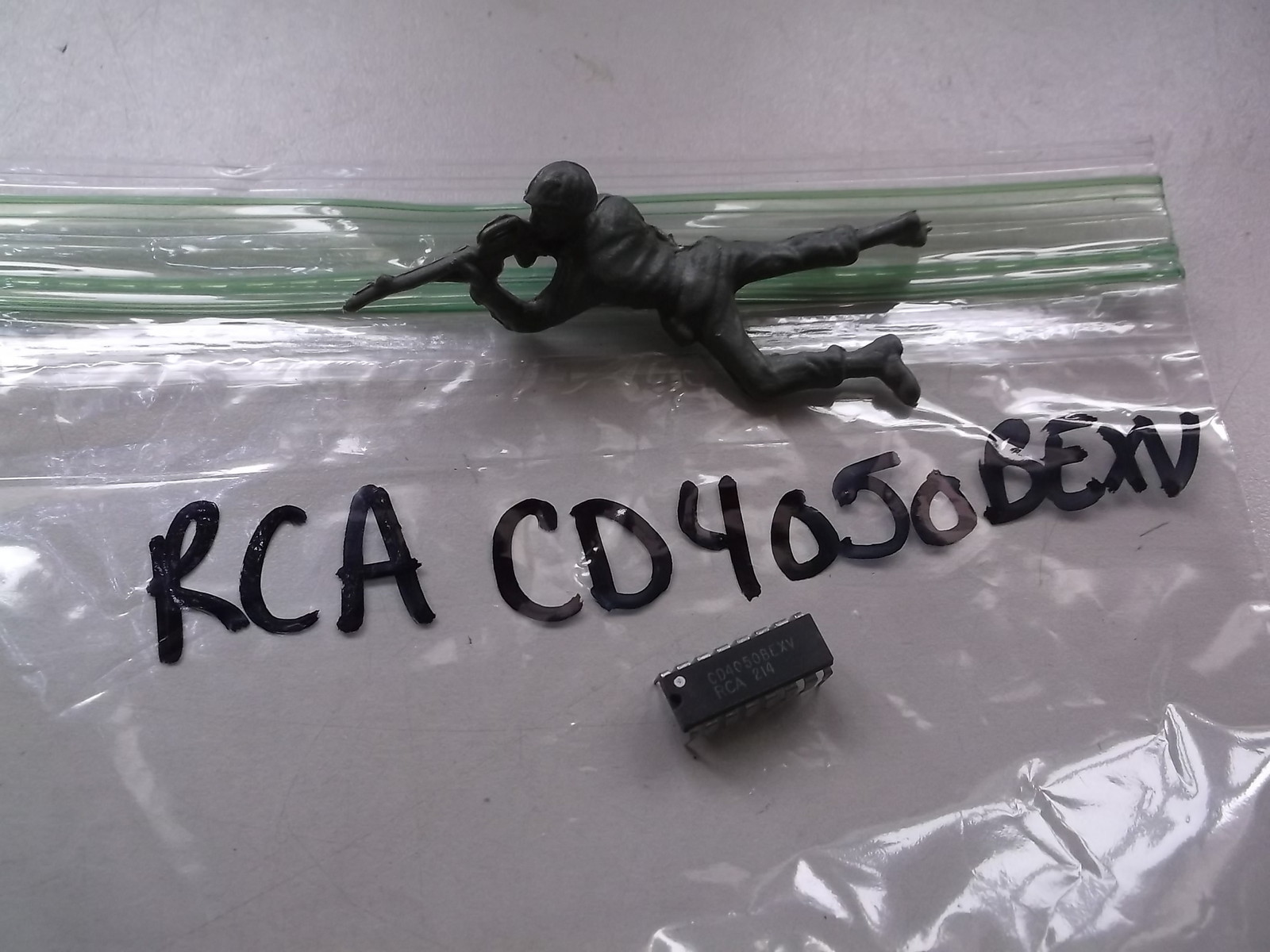 RCA CD4050BEXV Circuit Chip *FREE SHIPPING*