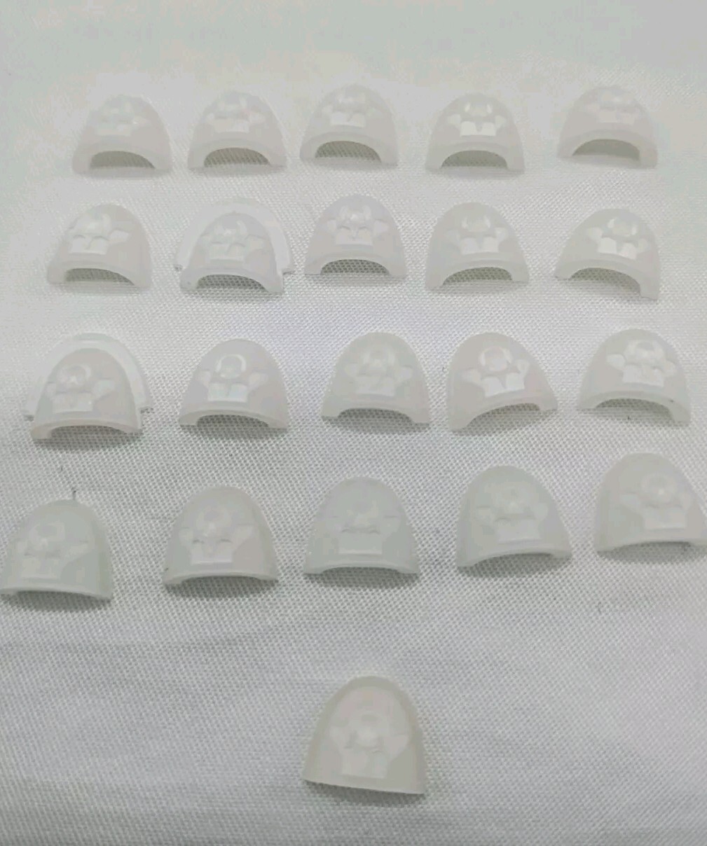 (21) Warhammer Shoulder Pad Bits And Pieces