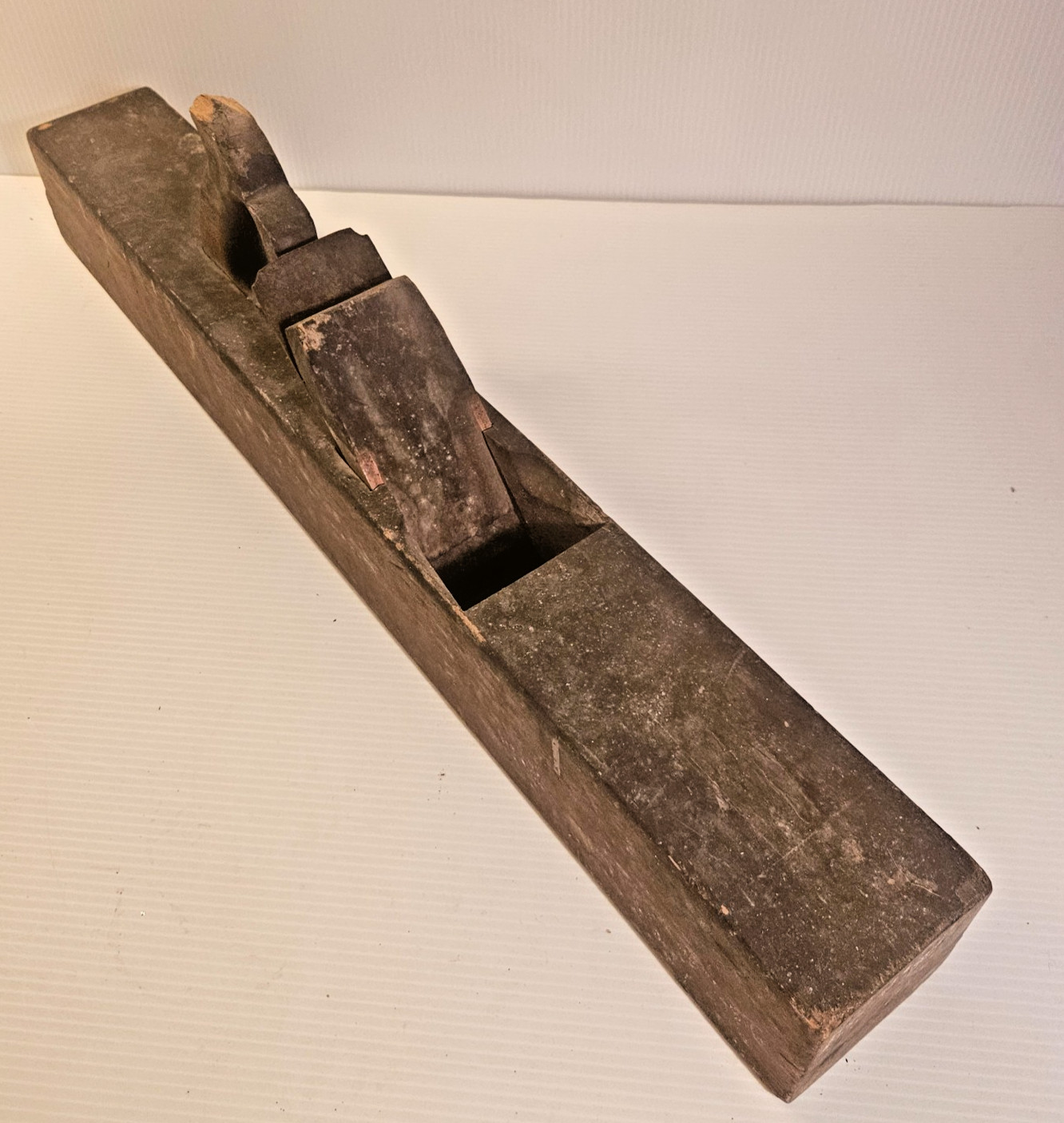 ANTIQUE 26" LONG WOODEN WOODWORKING PLANE BARN FIND