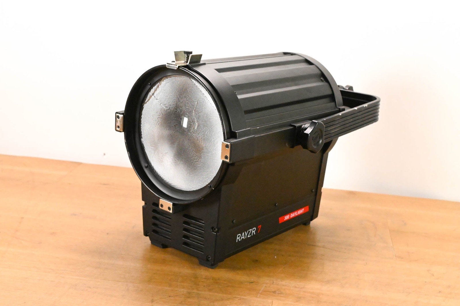 Vibesta Rayzr 7 300 Daylight 7" LED Fresnel (NO POWER SUPPLY) CG01W1W
