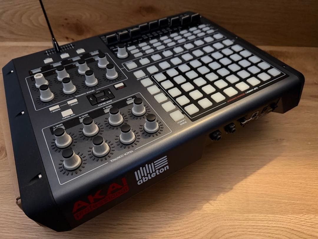 AKAI Professional APC40 Ableton Live MIDI Controller DJ Performance Black Used