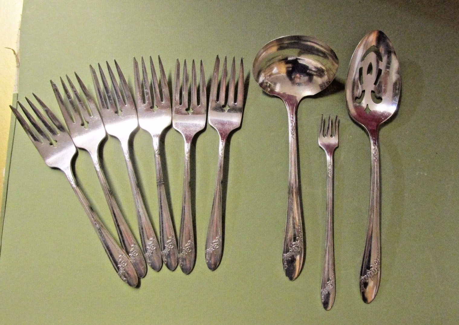 ONEIDA COMMUNITY TUDOR SILVER PLATE SET FLATWARE LOT OF 9