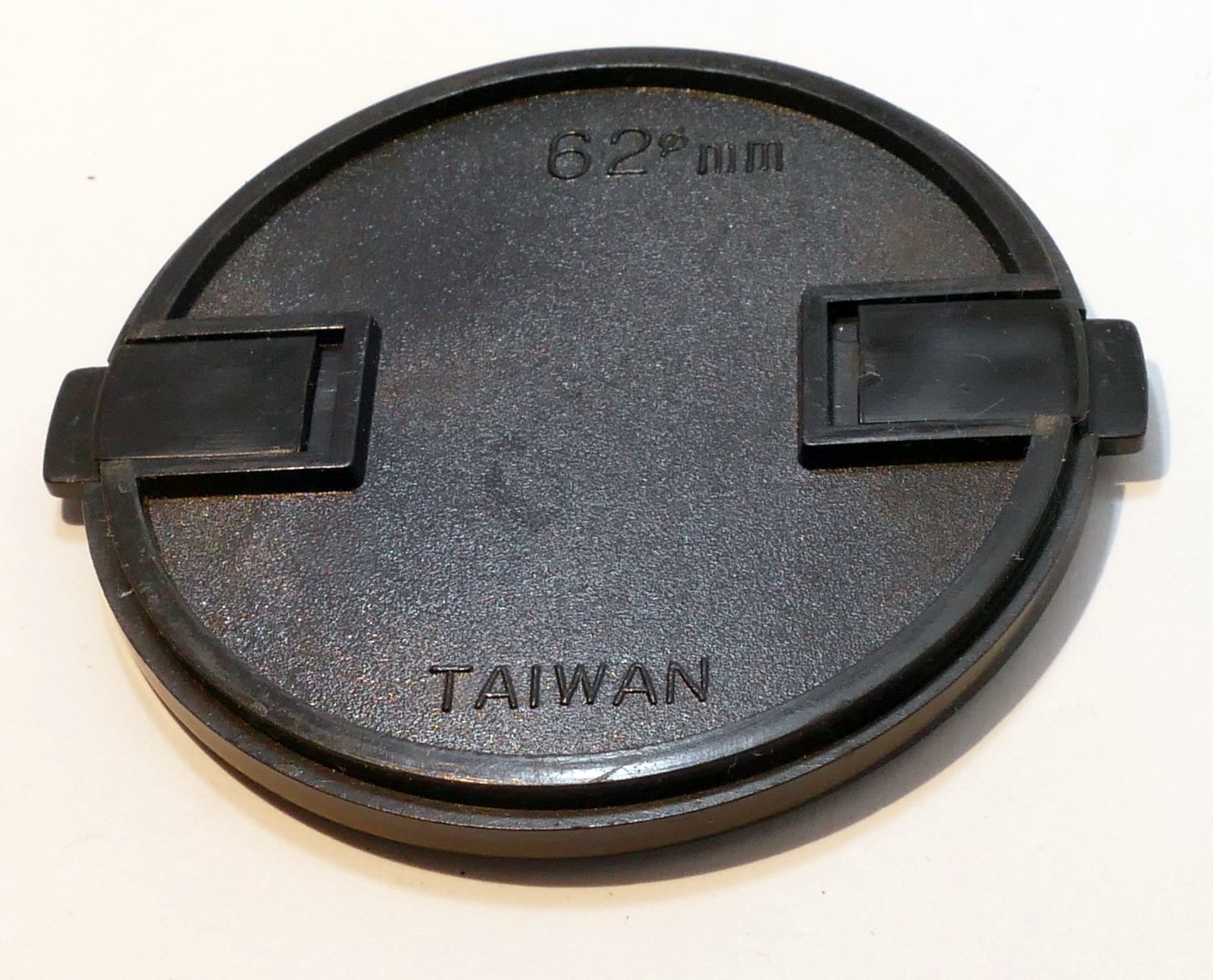 62mm Lens Cap Front center pinch black plastic, made in Taiwan